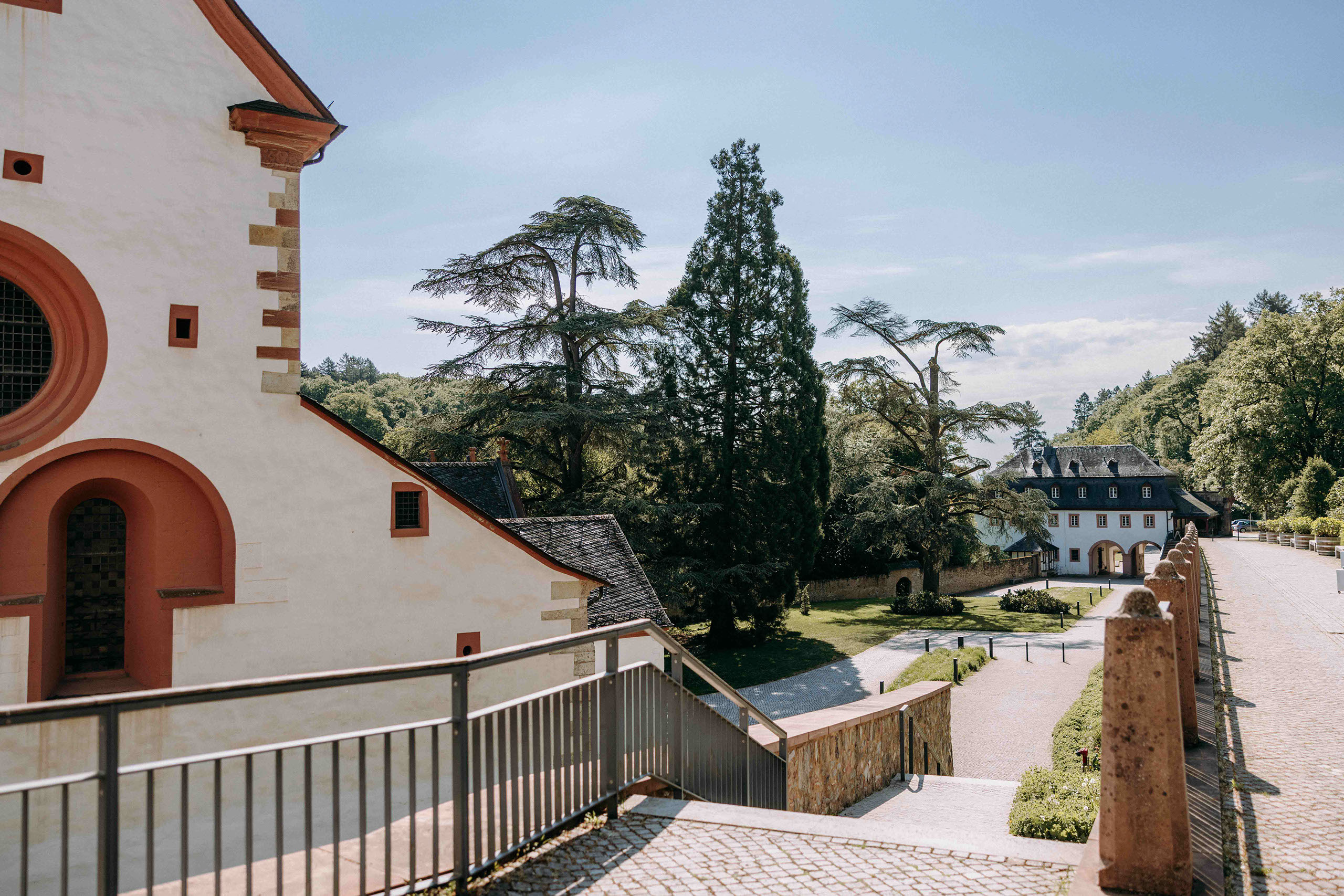 Gartenblick rund um das Kloster Eberbach – perfekte Hochzeitslocation im Rheingau
