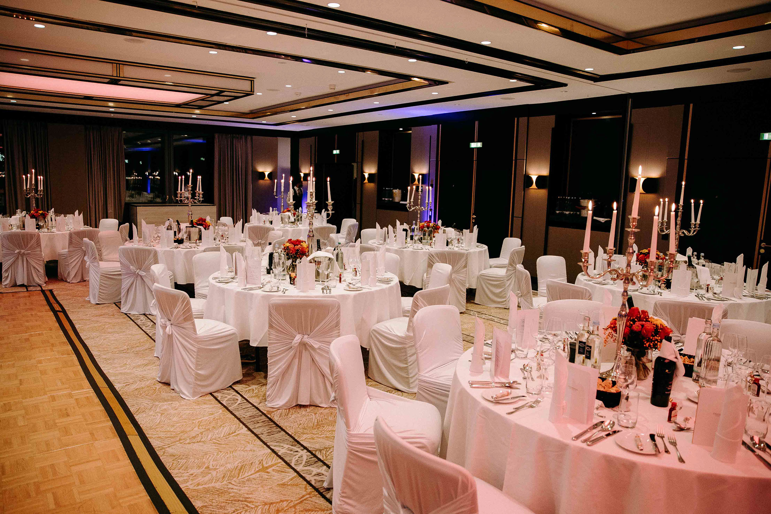 Als Hochzeitsfotograf in Kronberg fotografiere ich Hochzeiten im Schlosshotel Kronberg. Die Hochzeitslocation für unvergessliche Hochzeitsfotos.