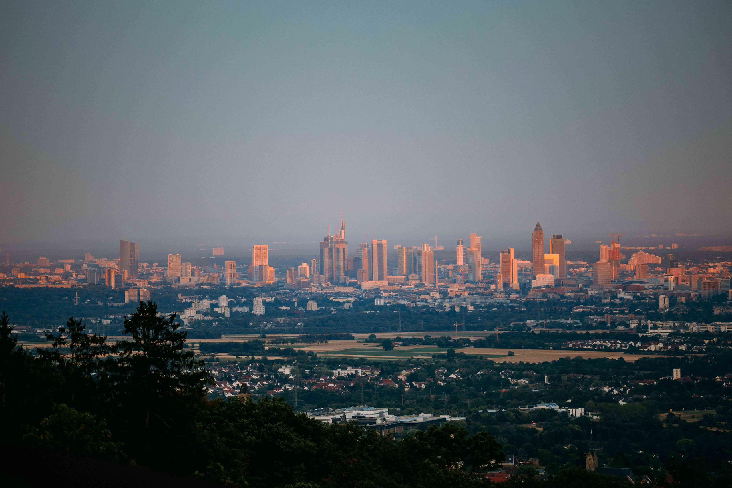 Skyline Frankfurt vom Falkenstein Grand Königstein bei Sonnenuntergang – Hochzeitslocation
