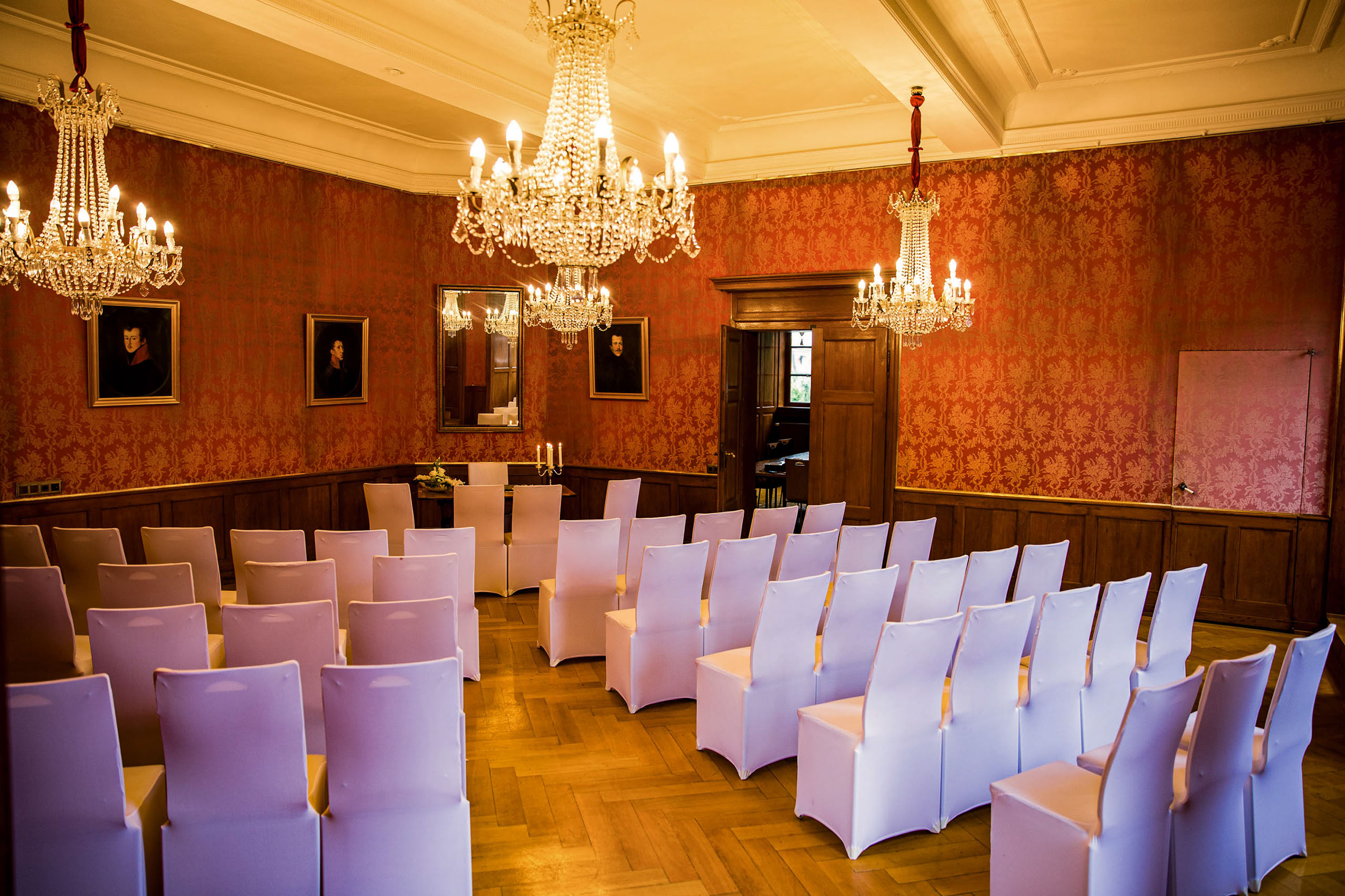 Standesamtliche Trauung im Louissaal – Hochzeitslocation Schloss Bad Homburg mit eleganter Ausstattung