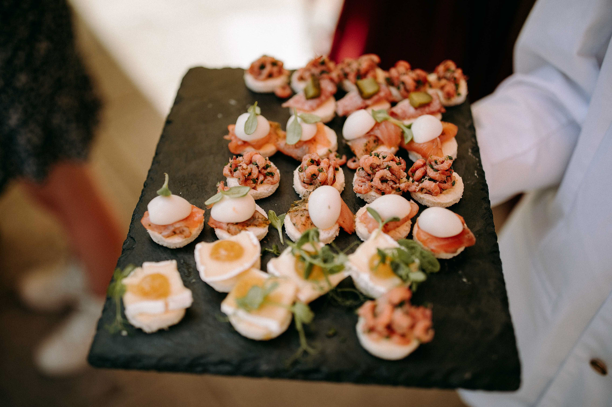 Hochzeitscatering mit stilvollen Canapés – Eventlocation Schlosshotel Kronberg