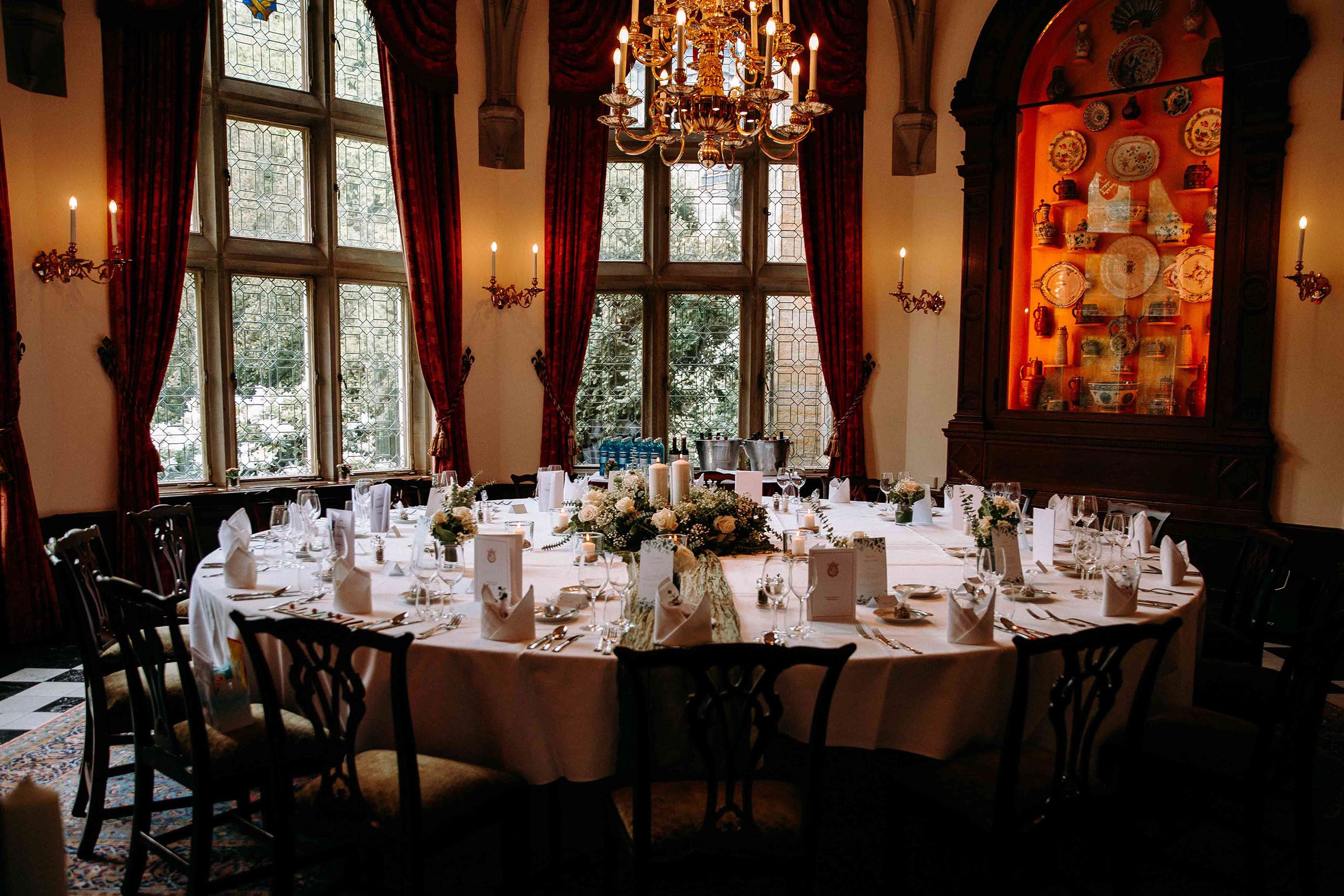 Festlich gedeckter Hochzeitstisch im Schlosshotel Kronberg – stilvolle Atmosphäre im Kleiner Speisesaal