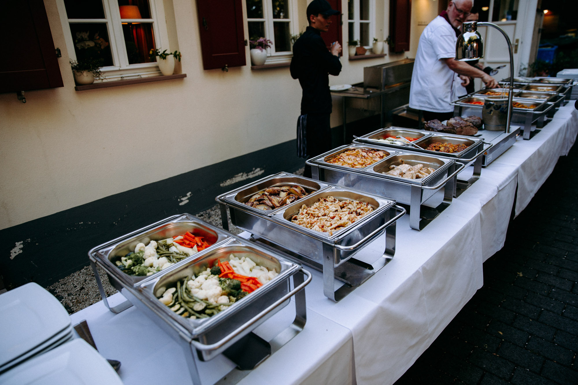 Das Brunnenwärterhaus in Bad Nauheim ist eine naturnahe Hochzeitslocation mit Parkgarten, freier Trauung unter Linden und Zeltfeiern