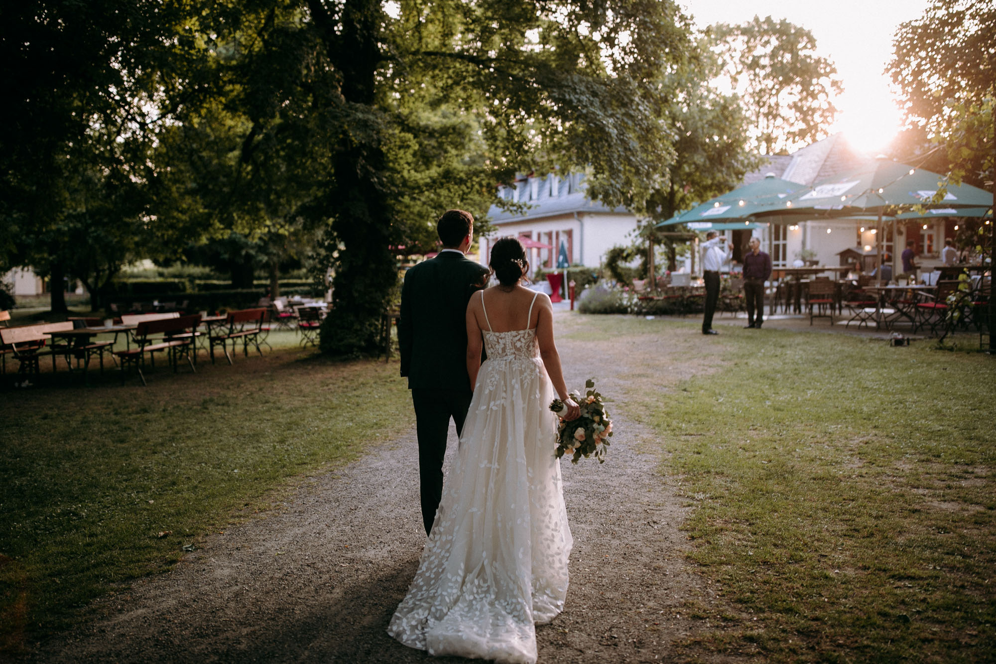 Das Brunnenwärterhaus in Bad Nauheim ist eine naturnahe Hochzeitslocation mit Parkgarten, freier Trauung unter Linden und Zeltfeiern