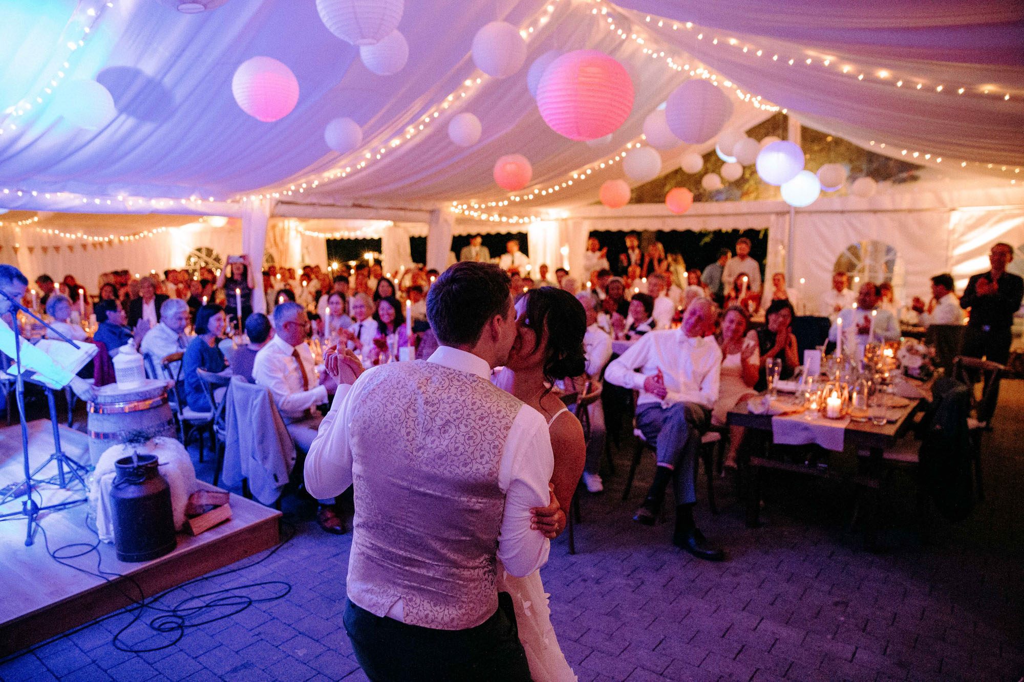 Das Brunnenwärterhaus in Bad Nauheim ist eine naturnahe Hochzeitslocation mit Parkgarten, freier Trauung unter Linden und Zeltfeiern