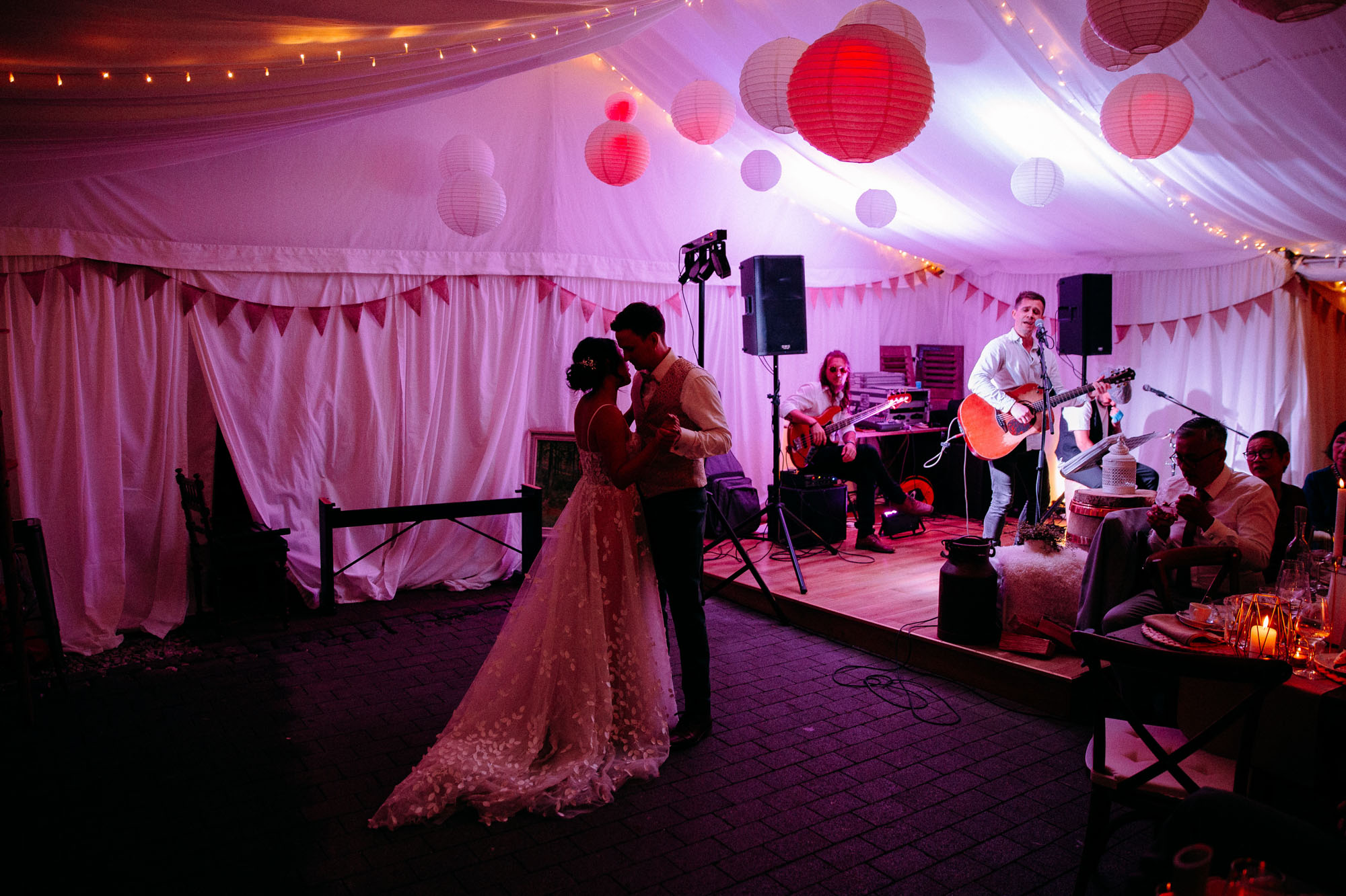 Das Brunnenwärterhaus in Bad Nauheim ist eine naturnahe Hochzeitslocation mit Parkgarten, freier Trauung unter Linden und Zeltfeiern