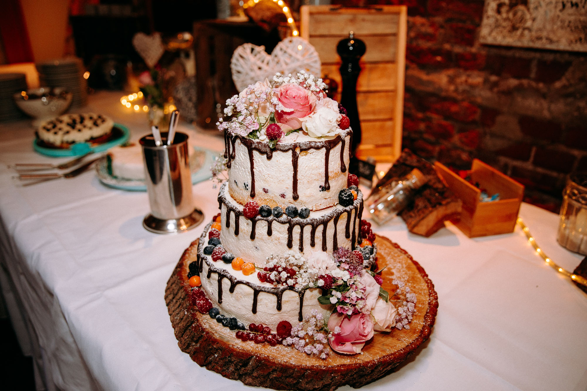 Das Druckhaus Hanau ist eine besondere Hochzeitslocation am Mainufer – mit Industriecharme, freier Trauung unter der Gerichtslinde &Full Service