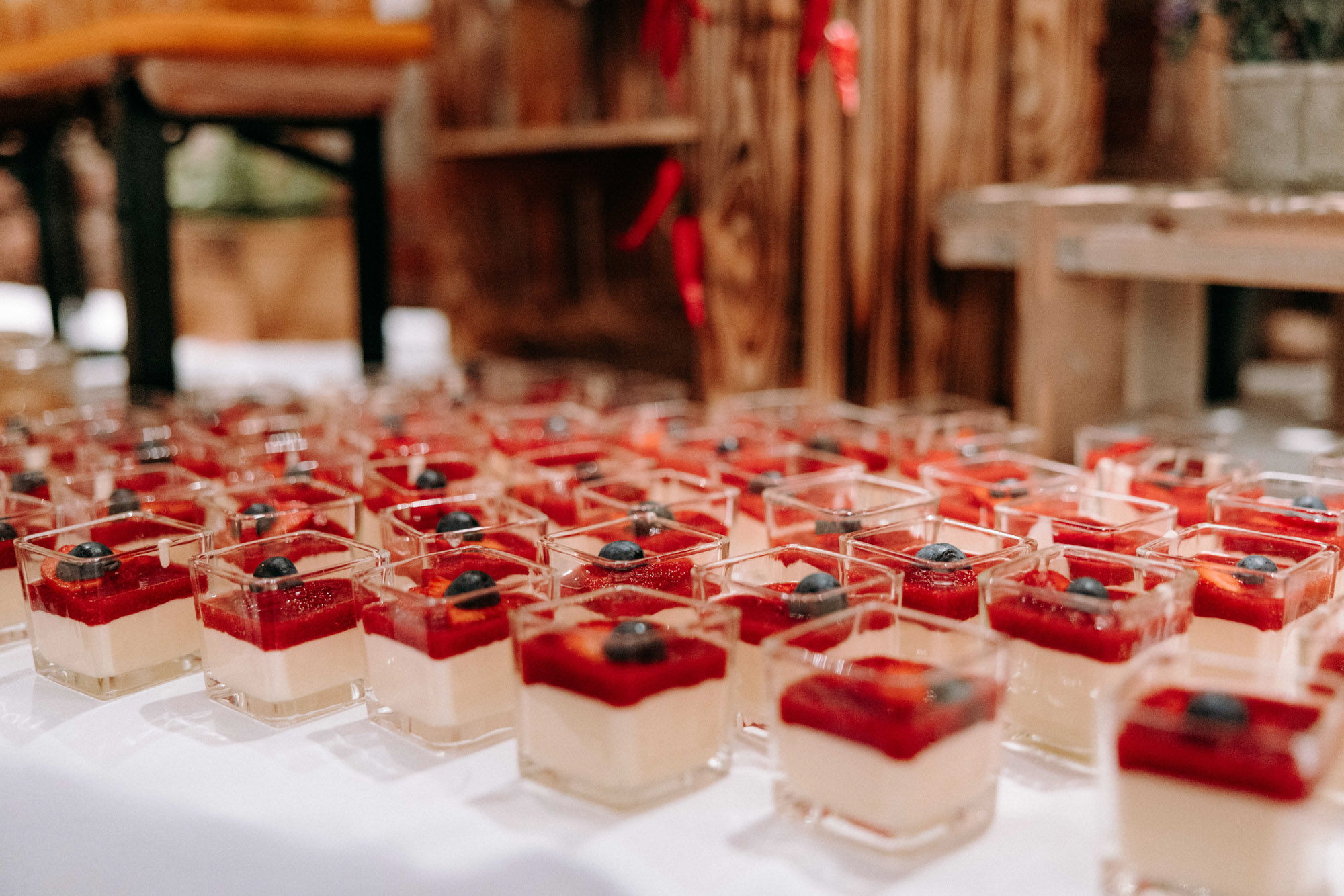 Das Druckhaus Hanau ist eine besondere Hochzeitslocation am Mainufer – mit Industriecharme, freier Trauung unter der Gerichtslinde &Full Service