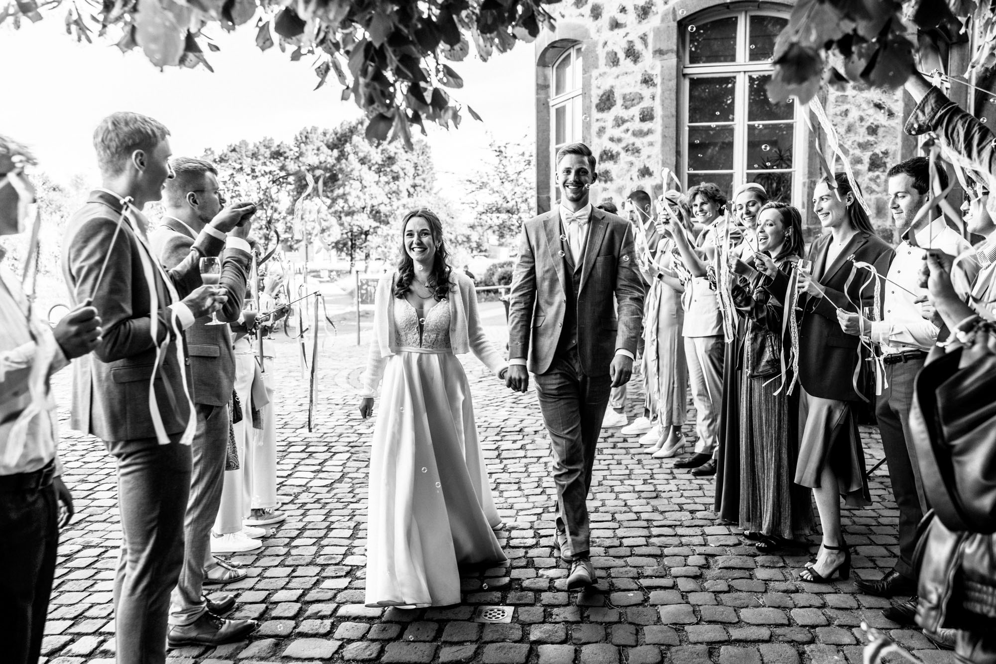 Das Druckhaus Hanau ist eine besondere Hochzeitslocation am Mainufer – mit Industriecharme, freier Trauung unter der Gerichtslinde &Full Service