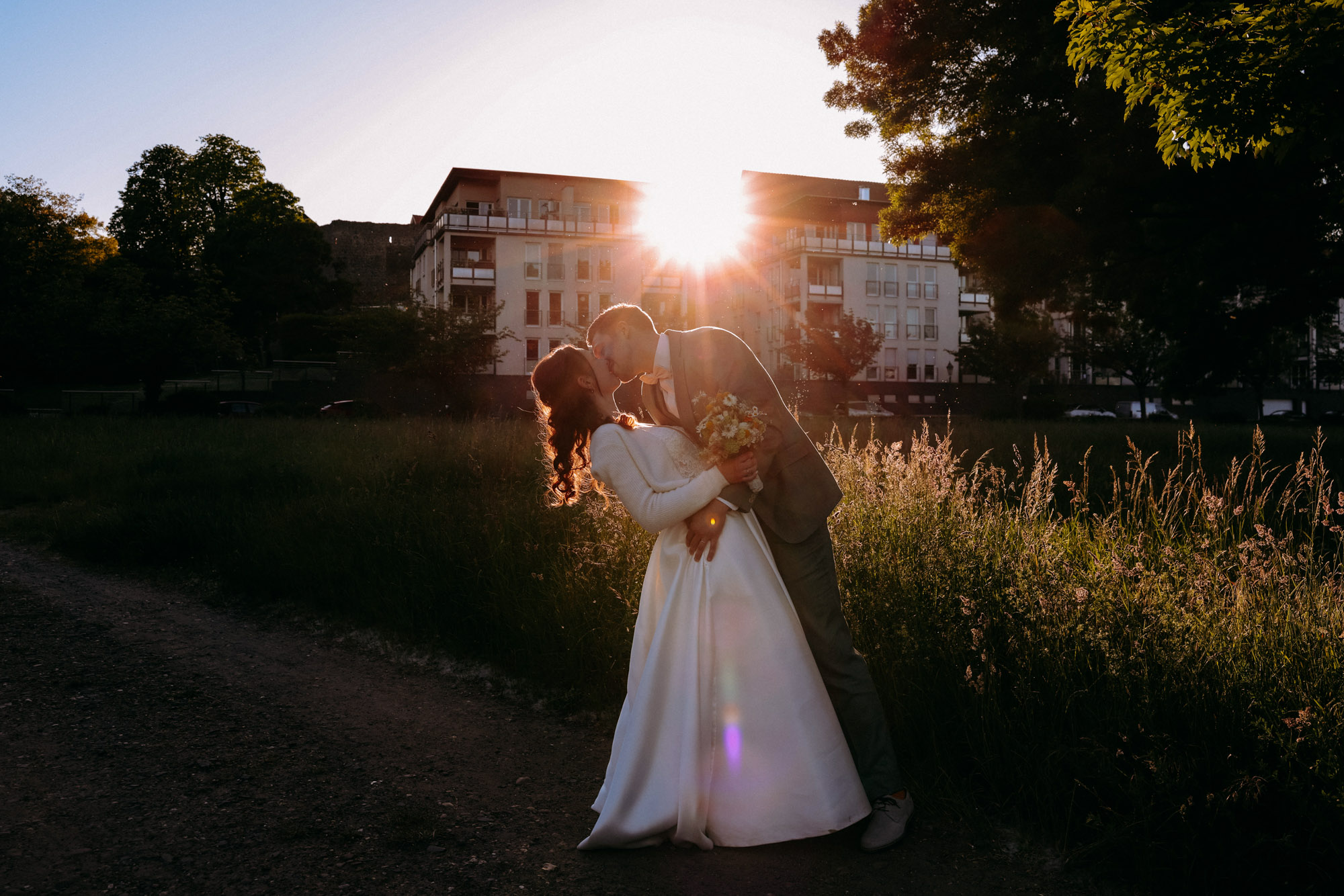 Das Druckhaus Hanau ist eine besondere Hochzeitslocation am Mainufer – mit Industriecharme, freier Trauung unter der Gerichtslinde &Full Service