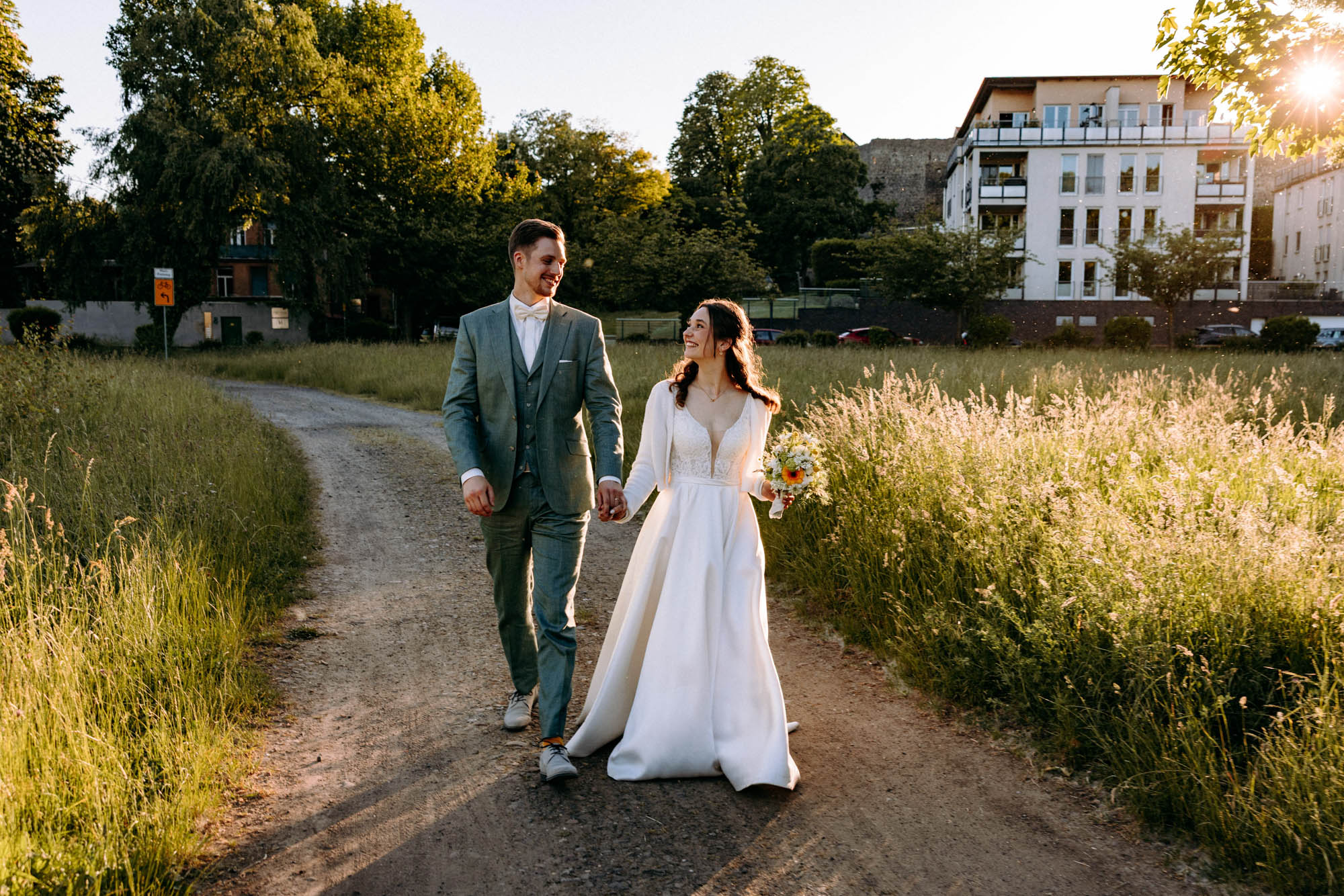 Das Druckhaus Hanau ist eine besondere Hochzeitslocation am Mainufer – mit Industriecharme, freier Trauung unter der Gerichtslinde &Full Service