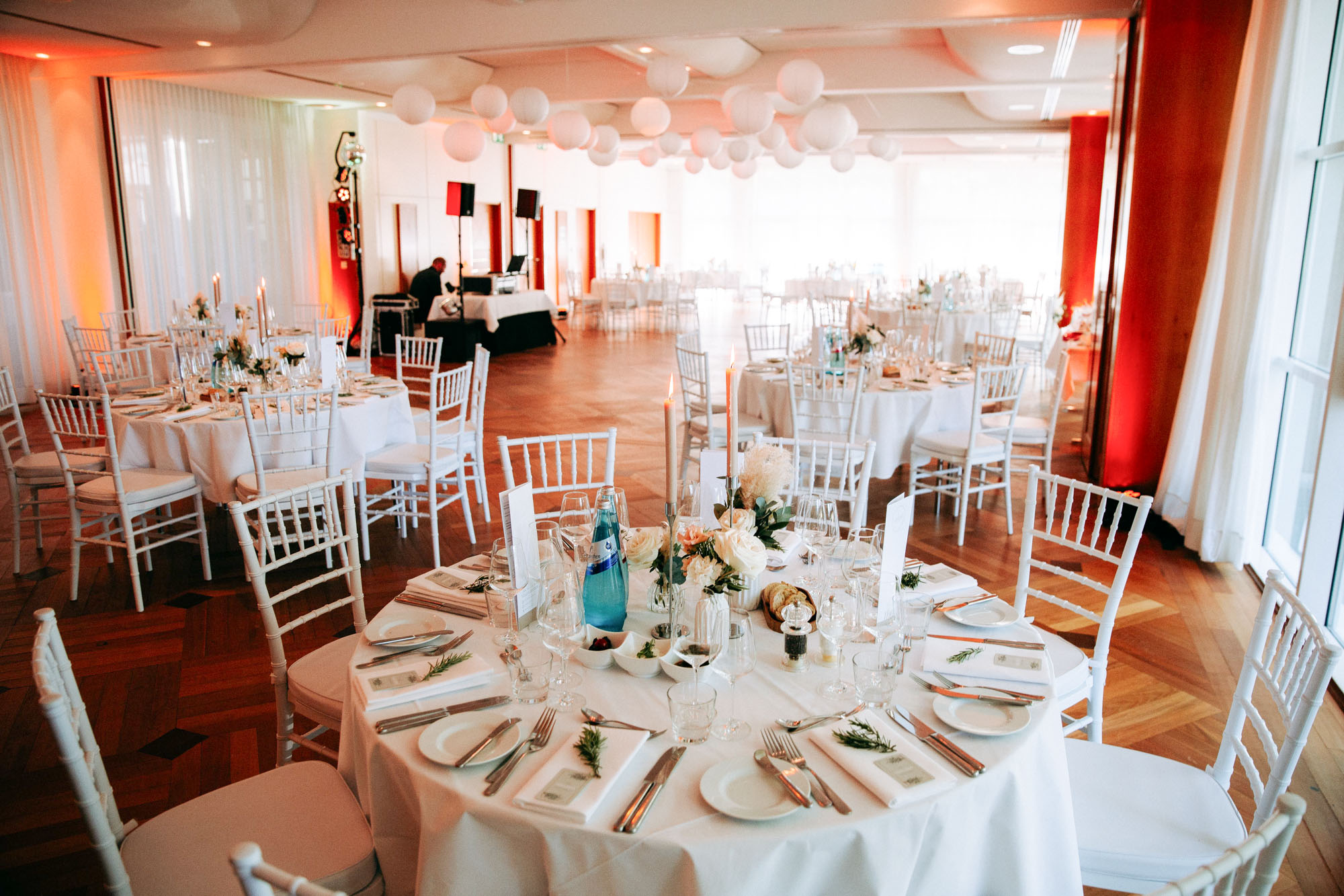 Das Golfhotel & Restaurant Lindenhof in Bad Vilbel ist eine exklusive Hochzeitslocation mit Trauung vor Ort, Festsaal, Innenhof & Golfplatz.