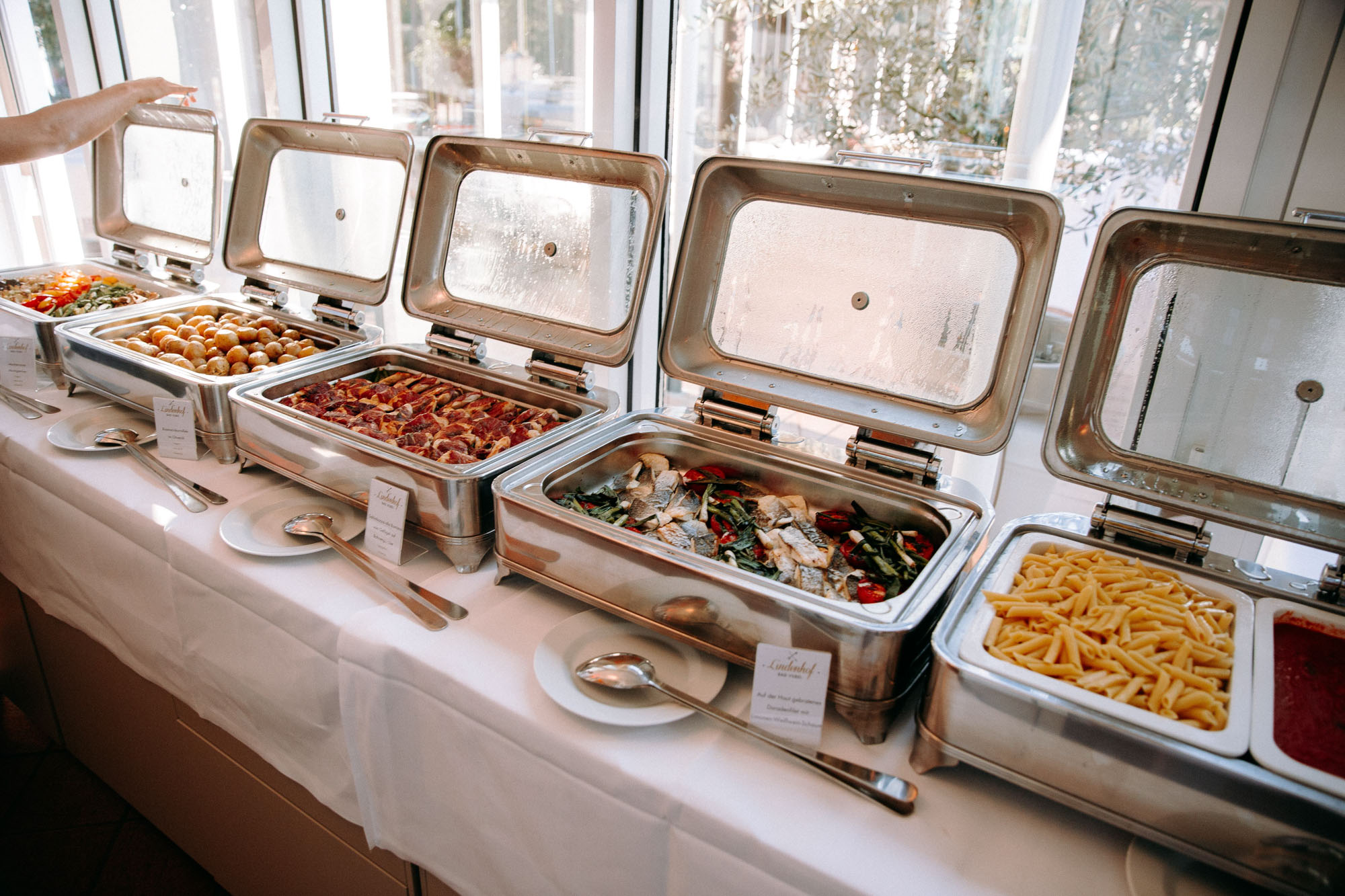 Das Golfhotel & Restaurant Lindenhof in Bad Vilbel ist eine exklusive Hochzeitslocation mit Trauung vor Ort, Festsaal, Innenhof & Golfplatz.