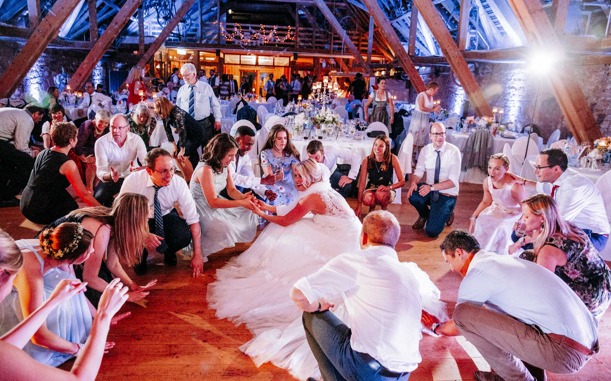 Der Gut Hühnerhof in Gründau ist eine Hochzeitslocation nahe Frankfurt mit Tenne, Hotel, exzellenter Küche & persönlichem Rundum-Service.