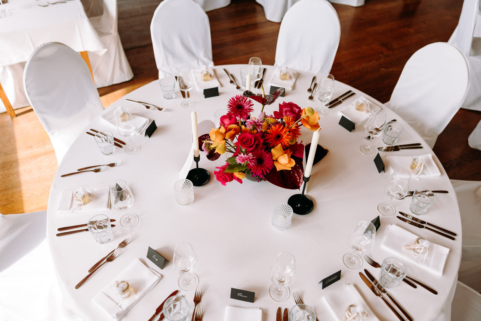 Das Heckers Restaurant in Gründau ist Hochzeitslocation und offizieller Trauort – mit Dachterrasse, Kiesterrasse, Trauzimmer & Full-Service.