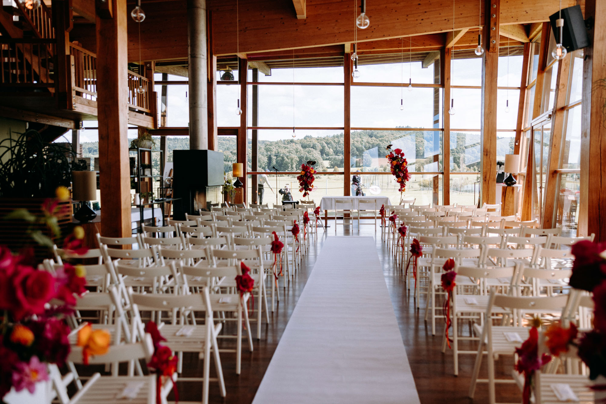 Das Heckers Restaurant in Gründau ist Hochzeitslocation und offizieller Trauort – mit Dachterrasse, Kiesterrasse, Trauzimmer & Full-Service.