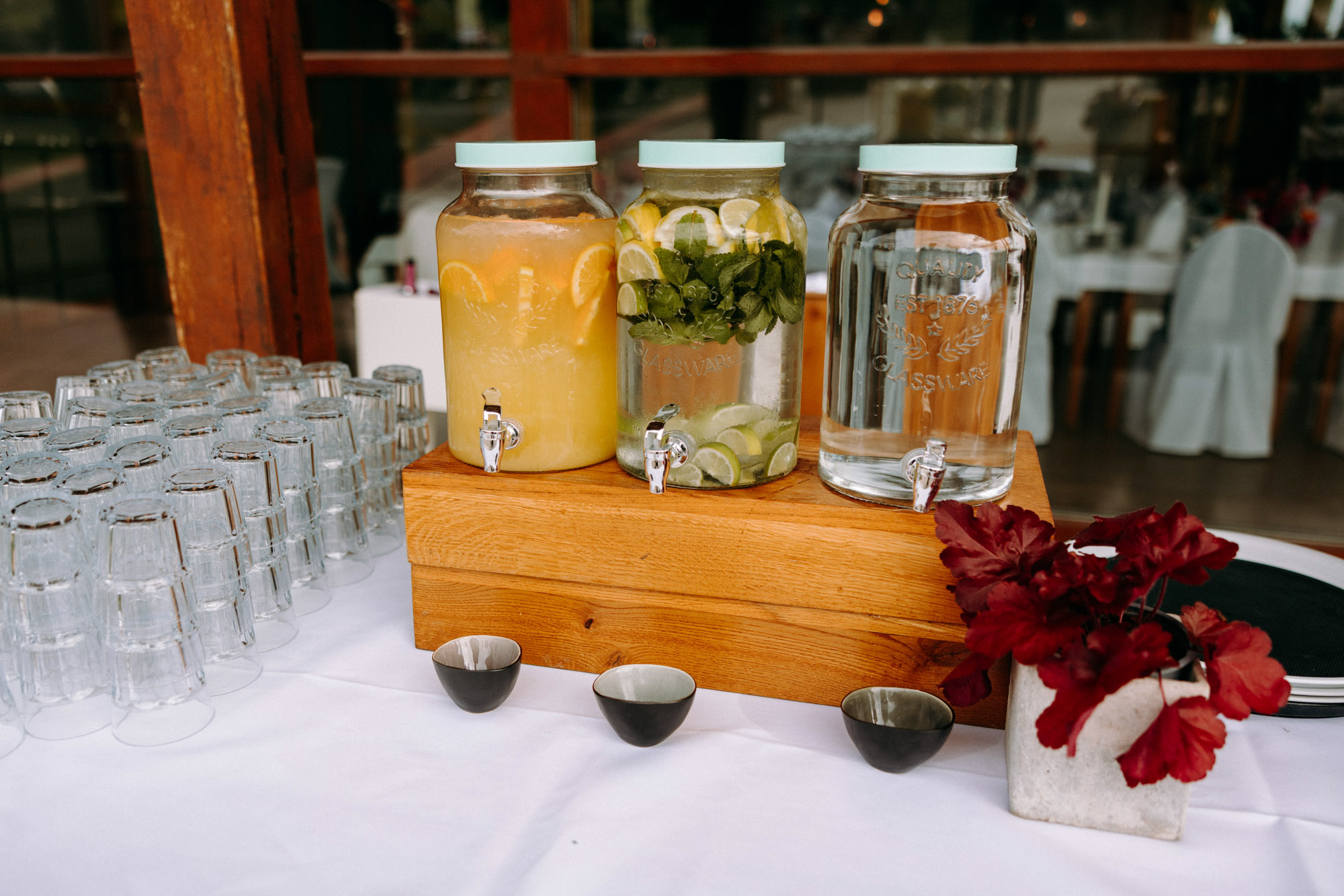 Das Heckers Restaurant in Gründau ist Hochzeitslocation und offizieller Trauort – mit Dachterrasse, Kiesterrasse, Trauzimmer & Full-Service.