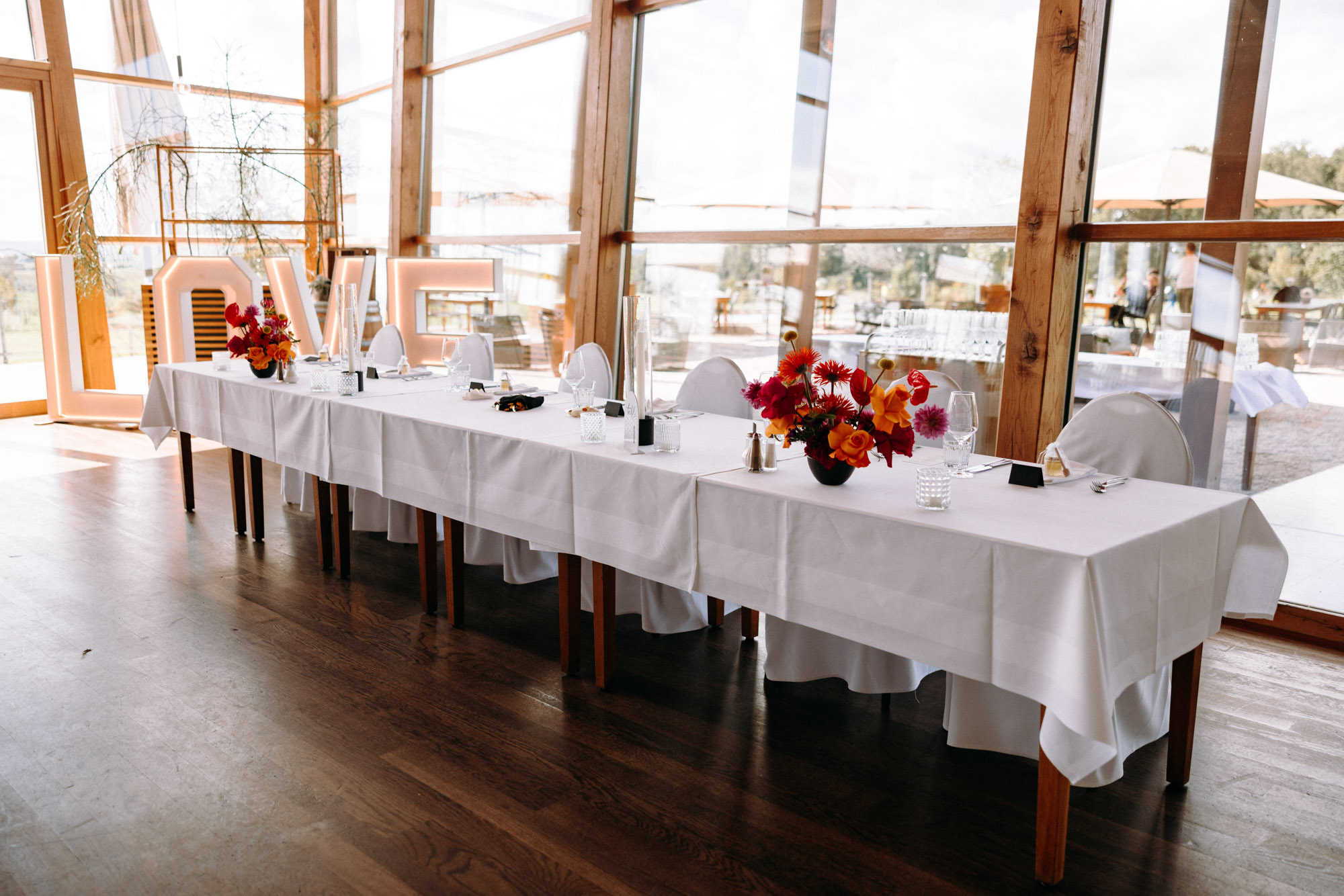 Das Heckers Restaurant in Gründau ist Hochzeitslocation und offizieller Trauort – mit Dachterrasse, Kiesterrasse, Trauzimmer & Full-Service.