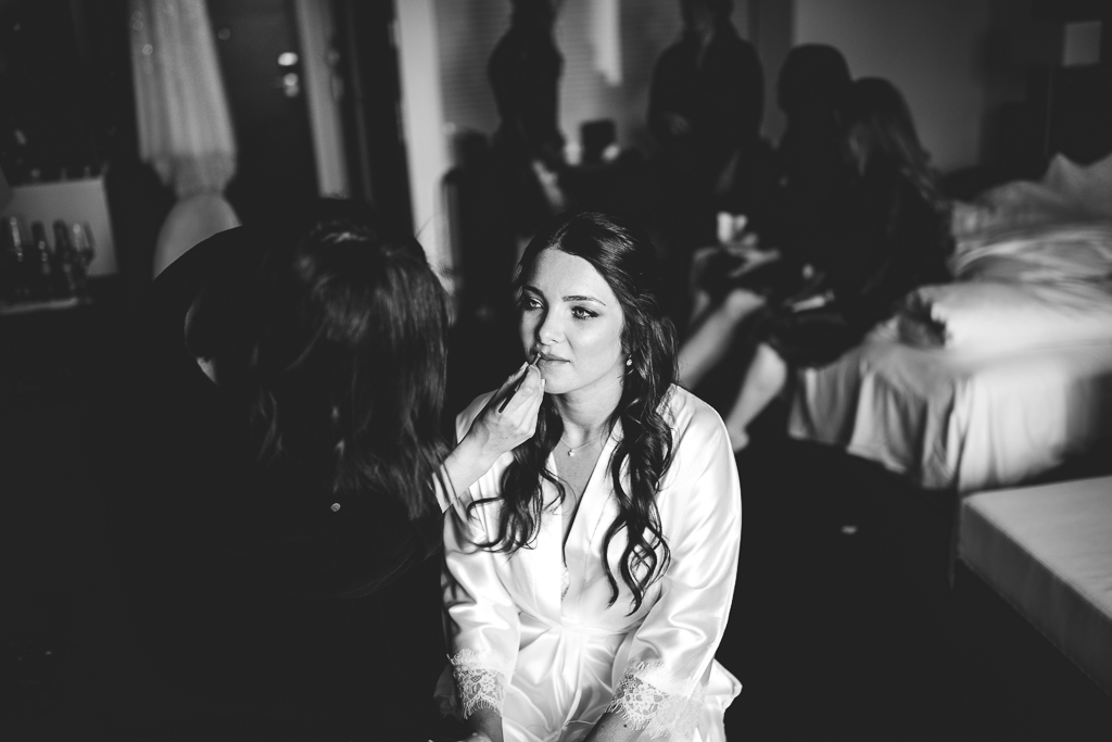 Detailaufnahme der Manschettenknöpfe des Bräutigams.