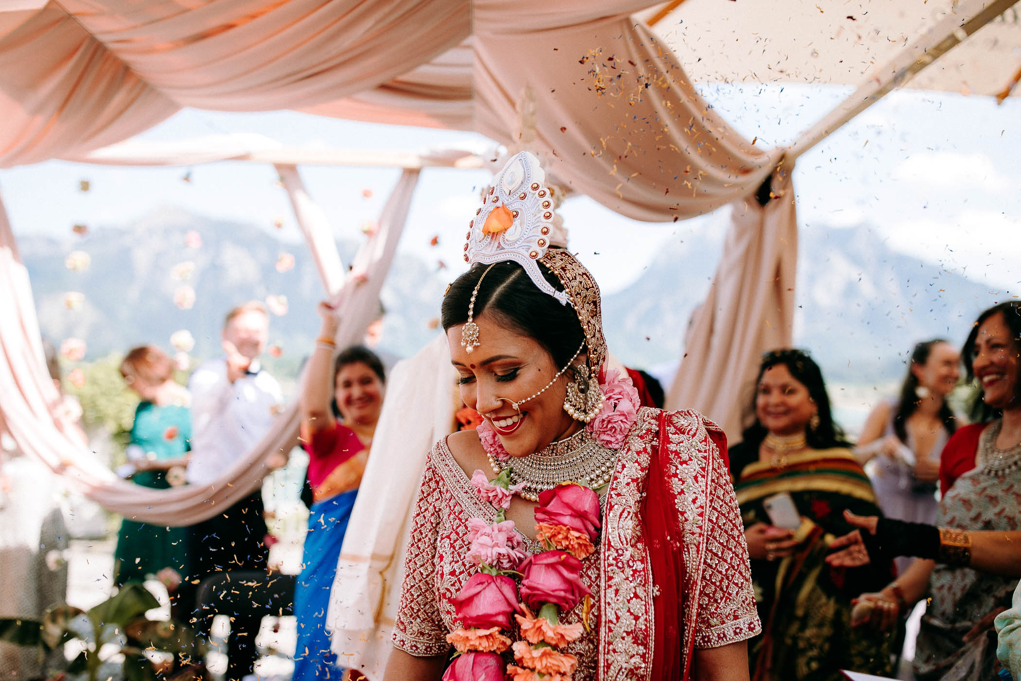 Hochzeitsfotograf Mainz. Die Braut bei der indischen Trauung im Festspielhaus Neuschwanstein.