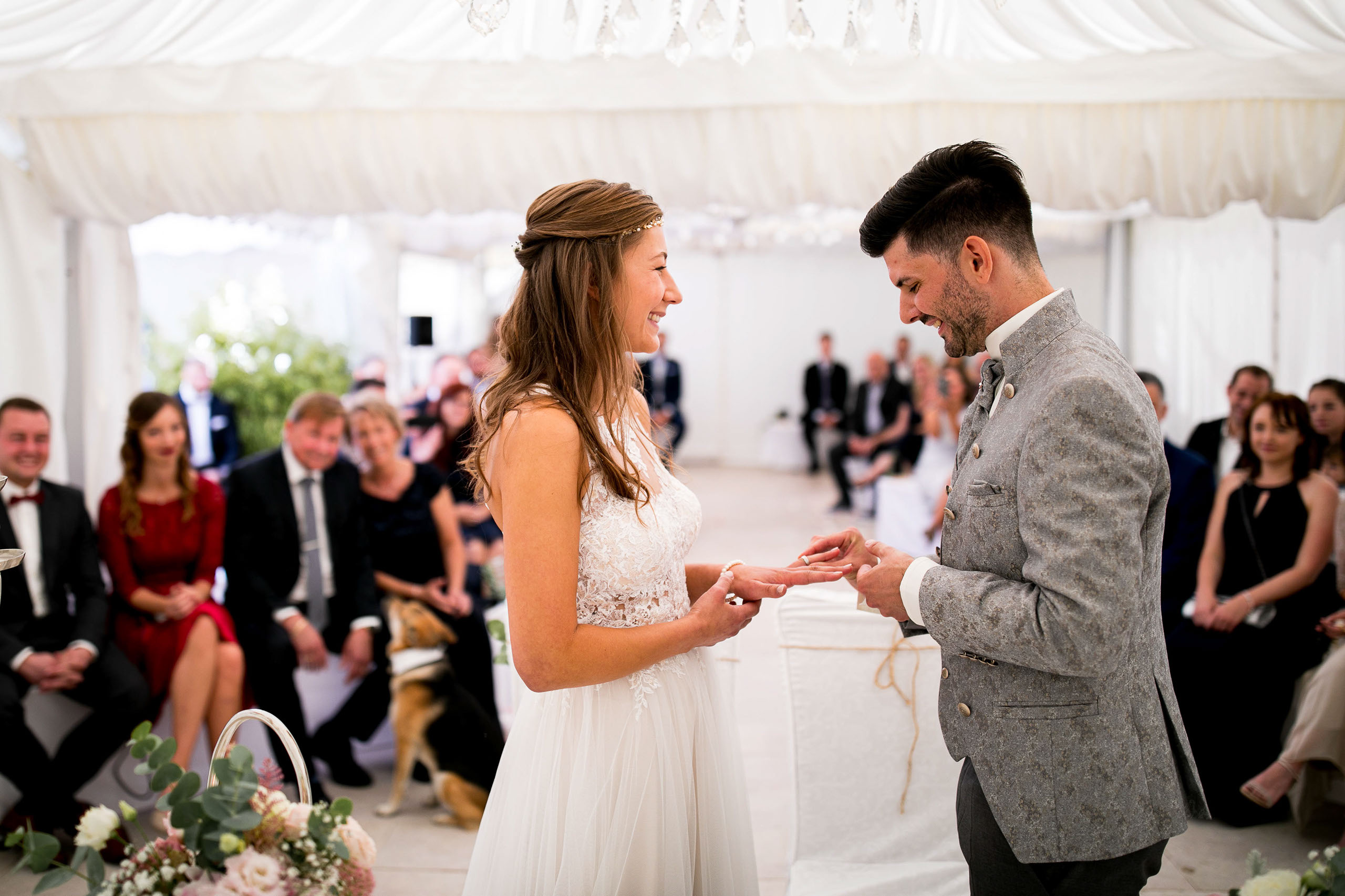 Das Chausseehaus Wiesbaden vereint mediterranes Flair, Waldlage und elegante Räume – eine Hochzeitslocation mitten im Grünen und doch stadtnah.