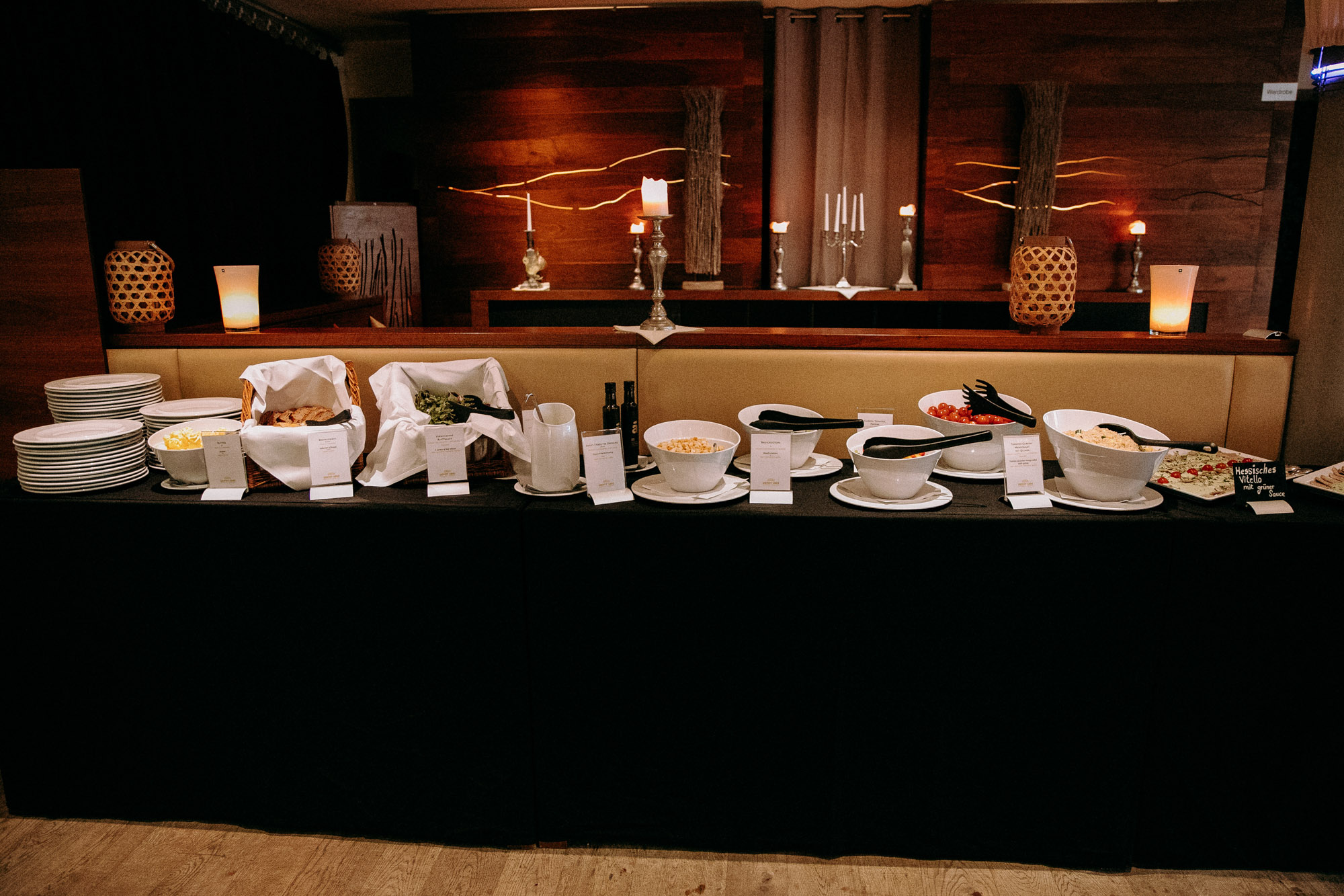 Das Depot 1899 in Frankfurt-Sachsenhausen ist eine einzigartige Hochzeitslocation mit Industriecharme, Terrasse, flexiblen Räumen & persönlichem