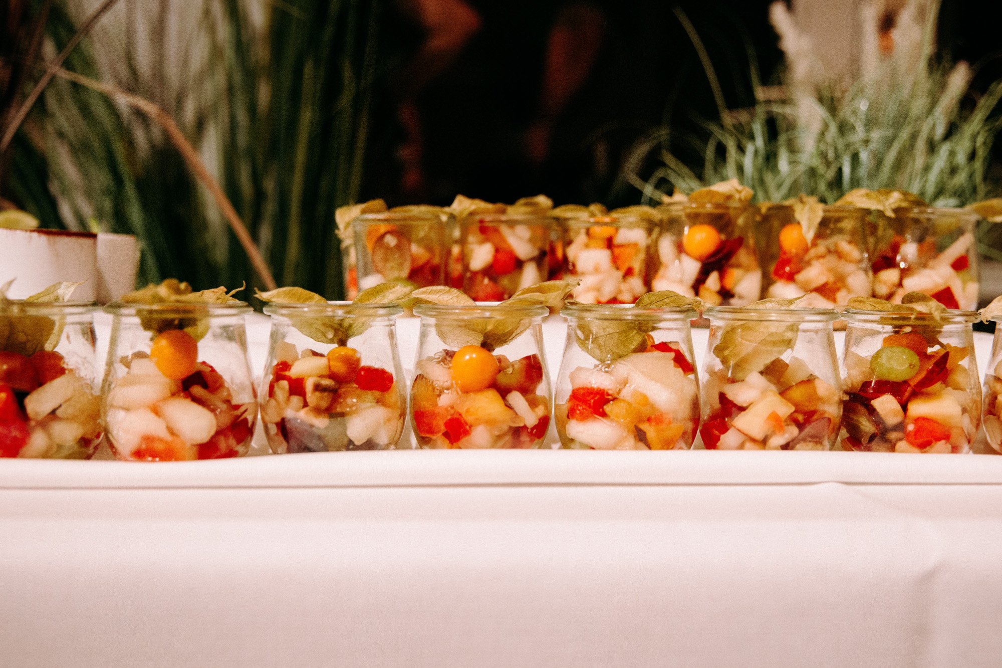 Mediterranes Flair, Weinberge und Rheinblick: Die Hochheimer Terrasse ist eine der romantischsten Hochzeitslocations im Rheingau.