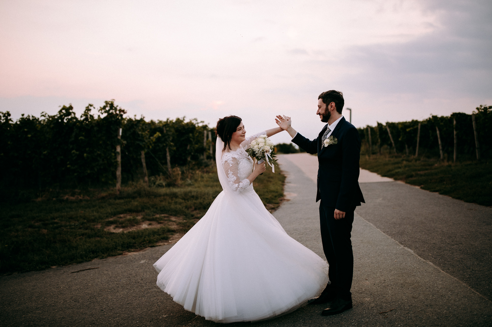Mediterranes Flair, Weinberge und Rheinblick: Die Hochheimer Terrasse ist eine der romantischsten Hochzeitslocations im Rheingau.
