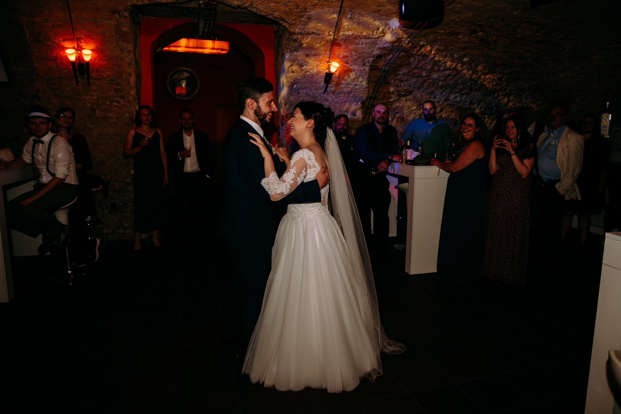 Mediterranes Flair, Weinberge und Rheinblick: Die Hochheimer Terrasse ist eine der romantischsten Hochzeitslocations im Rheingau.