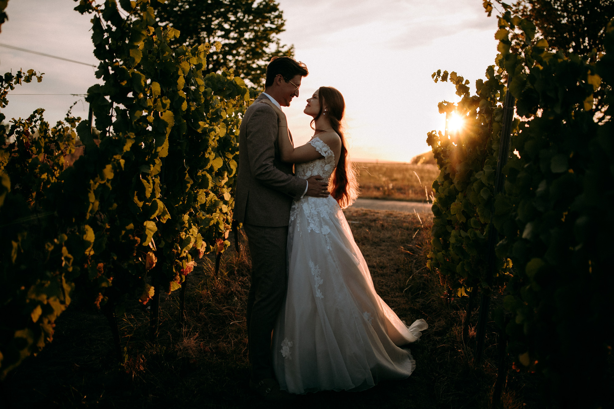 Hofgut Laubenheimer Höhe: Hochzeitslocation in Mainz mit Rheinblick, Sonnenterrasse & Fullservice. Perfekt für freie Trauungen & stilvolle Feier