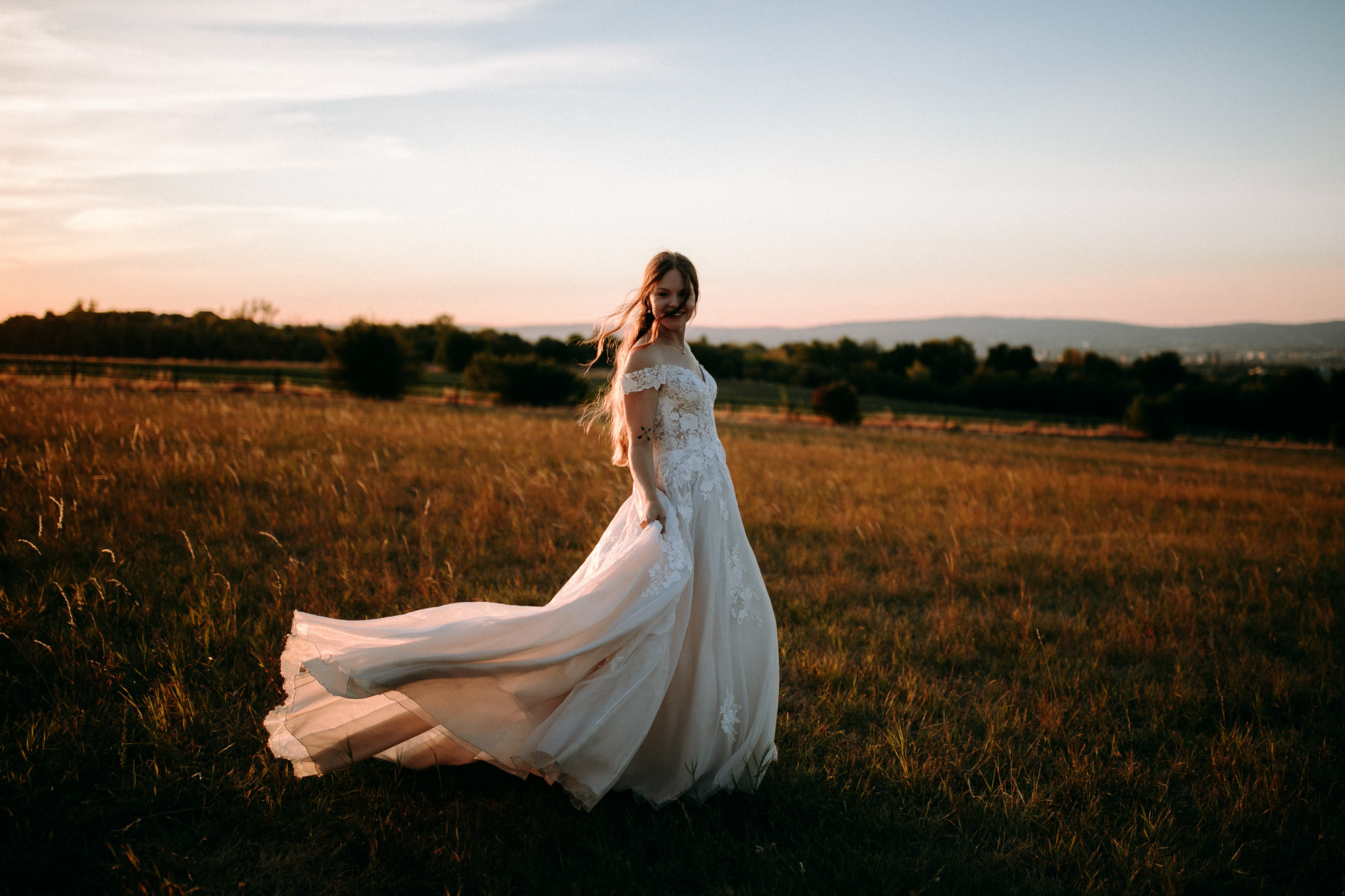 Hofgut Laubenheimer Höhe: Hochzeitslocation in Mainz mit Rheinblick, Sonnenterrasse & Fullservice. Perfekt für freie Trauungen & stilvolle Feier