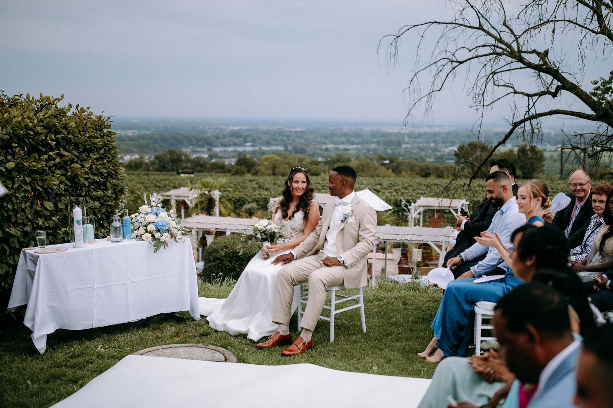 Hofgut Laubenheimer Höhe: Hochzeitslocation in Mainz mit Rheinblick, Sonnenterrasse & Fullservice. Perfekt für freie Trauungen & stilvolle Feier