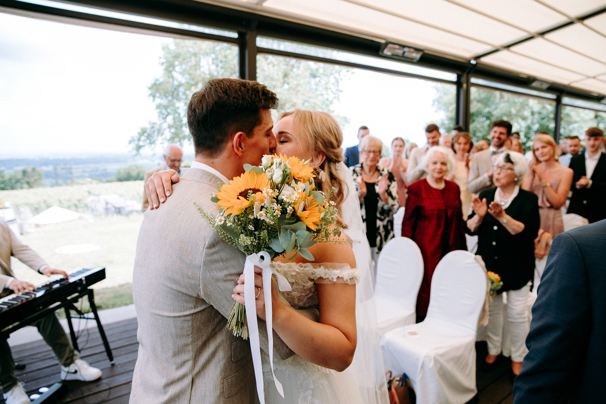 Hofgut Laubenheimer Höhe: Hochzeitslocation in Mainz mit Rheinblick, Sonnenterrasse & Fullservice. Perfekt für freie Trauungen & stilvolle Feier