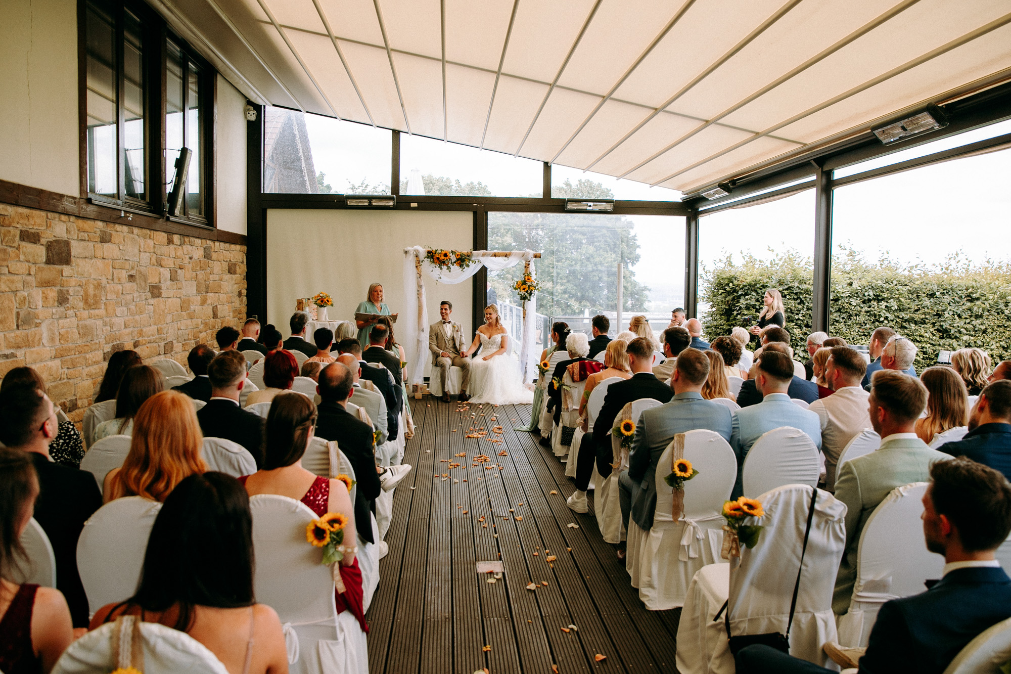 Hofgut Laubenheimer Höhe: Hochzeitslocation in Mainz mit Rheinblick, Sonnenterrasse & Fullservice. Perfekt für freie Trauungen & stilvolle Feier