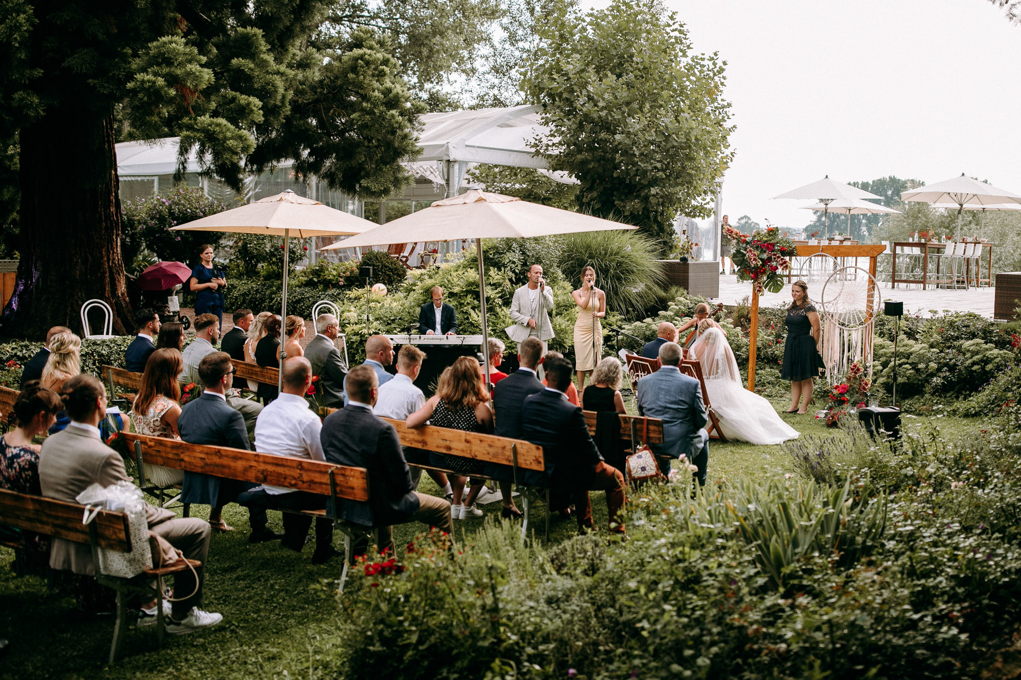 Die Insel Nonnenau ist eine exklusive Hochzeitslocation im Rhein-Main-Gebiet. Natur, Wasserblick und private Inselatmosphäre.