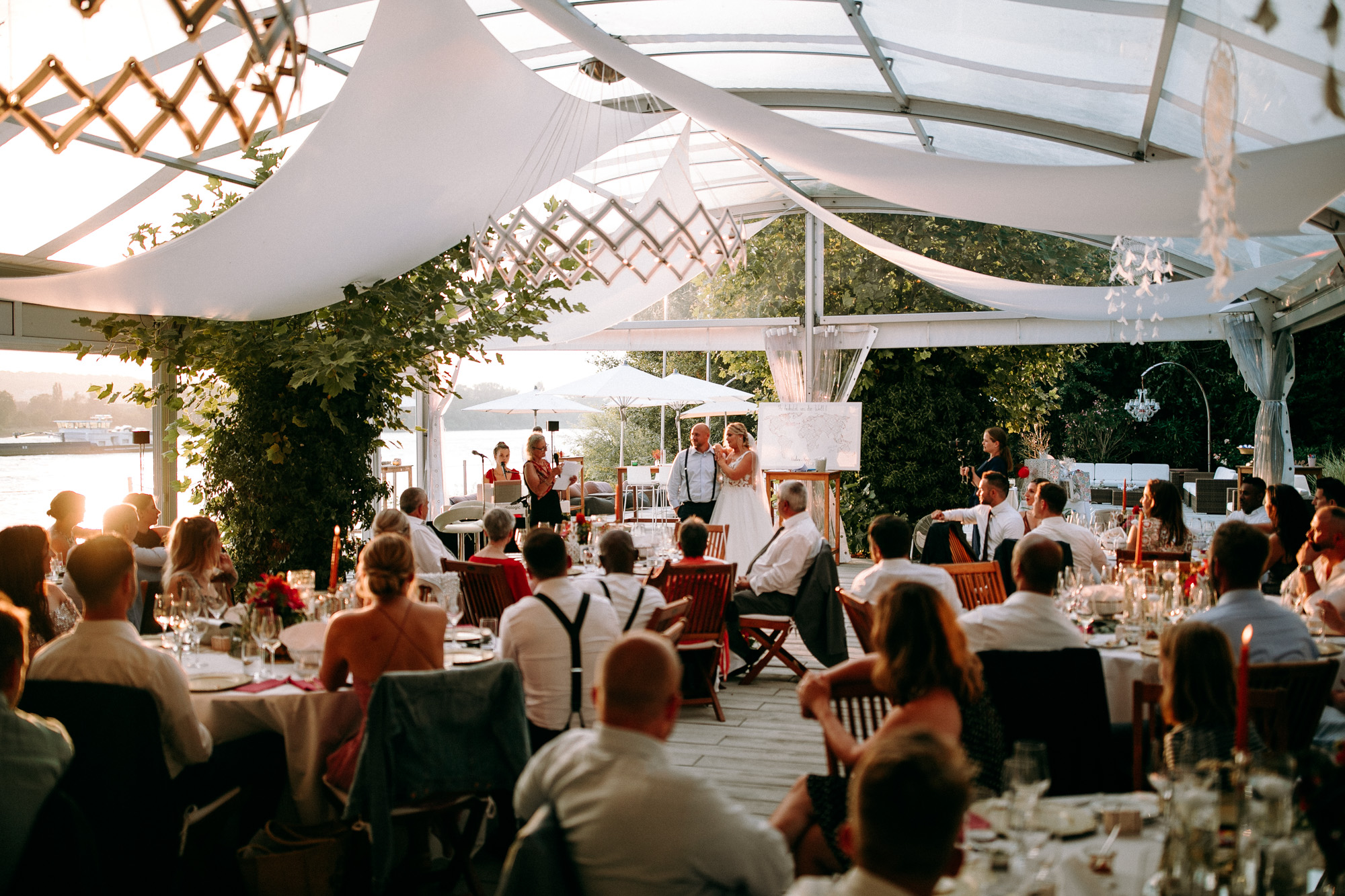 Die Insel Nonnenau ist eine exklusive Hochzeitslocation im Rhein-Main-Gebiet. Natur, Wasserblick und private Inselatmosphäre.