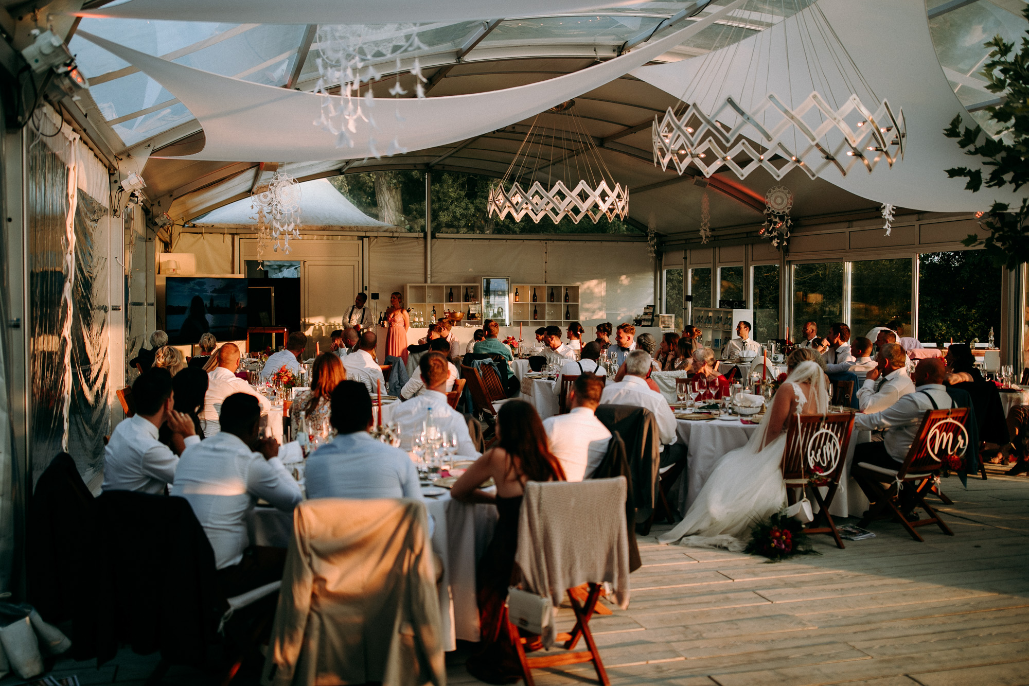 Die Insel Nonnenau ist eine exklusive Hochzeitslocation im Rhein-Main-Gebiet. Natur, Wasserblick und private Inselatmosphäre.