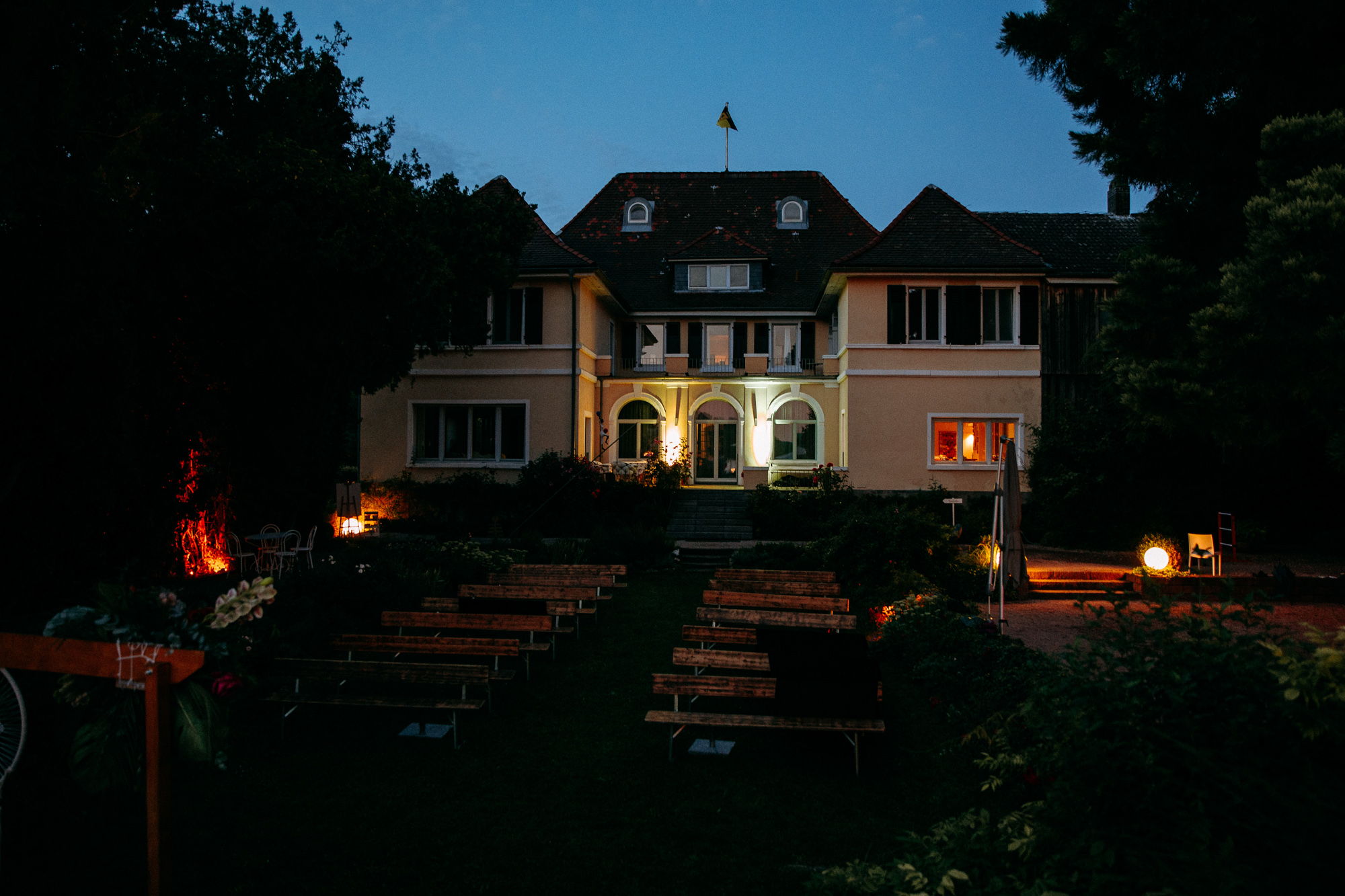 Die Insel Nonnenau ist eine exklusive Hochzeitslocation im Rhein-Main-Gebiet. Natur, Wasserblick und private Inselatmosphäre.