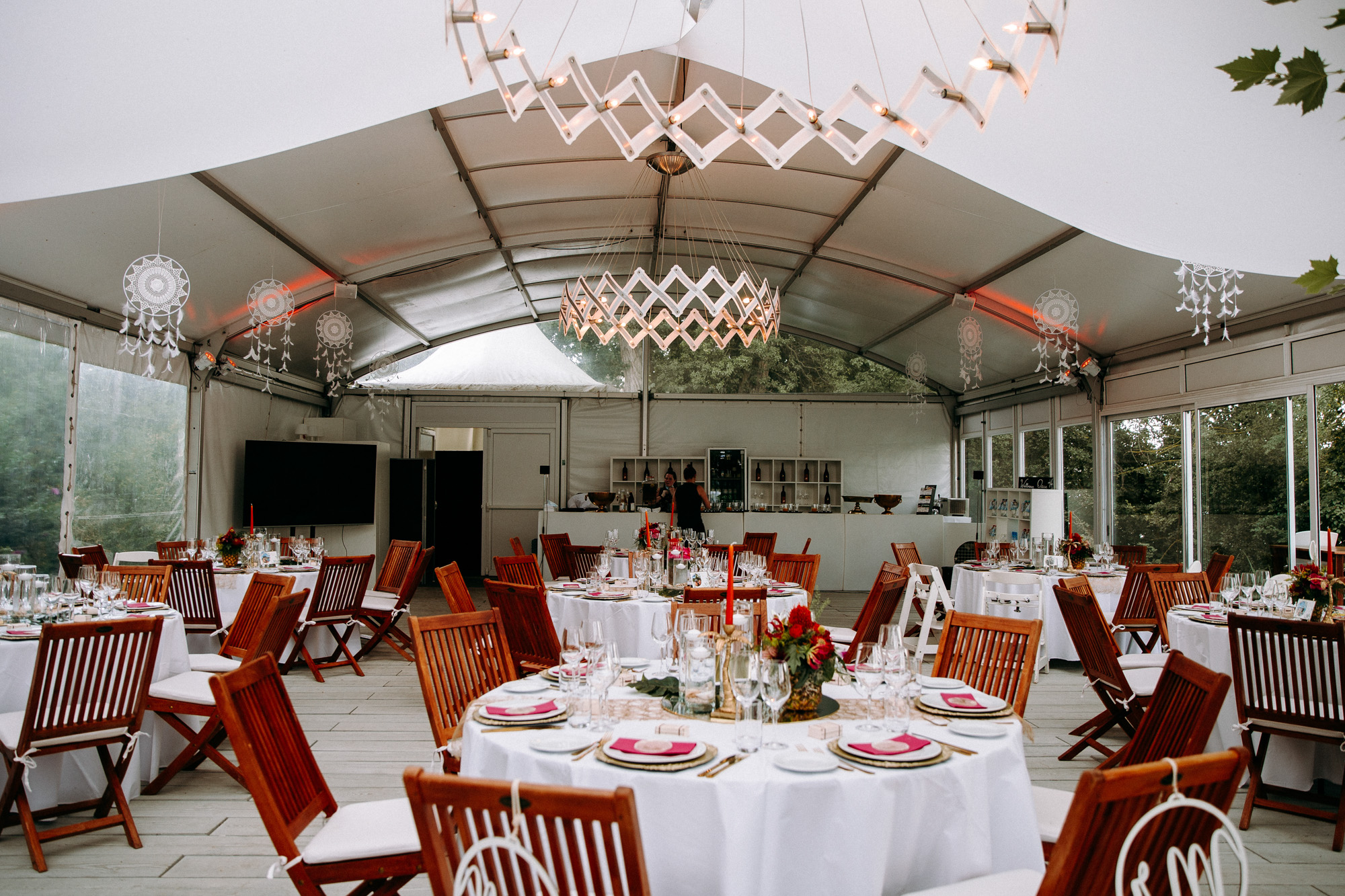 Die Insel Nonnenau ist eine exklusive Hochzeitslocation im Rhein-Main-Gebiet. Natur, Wasserblick und private Inselatmosphäre.
