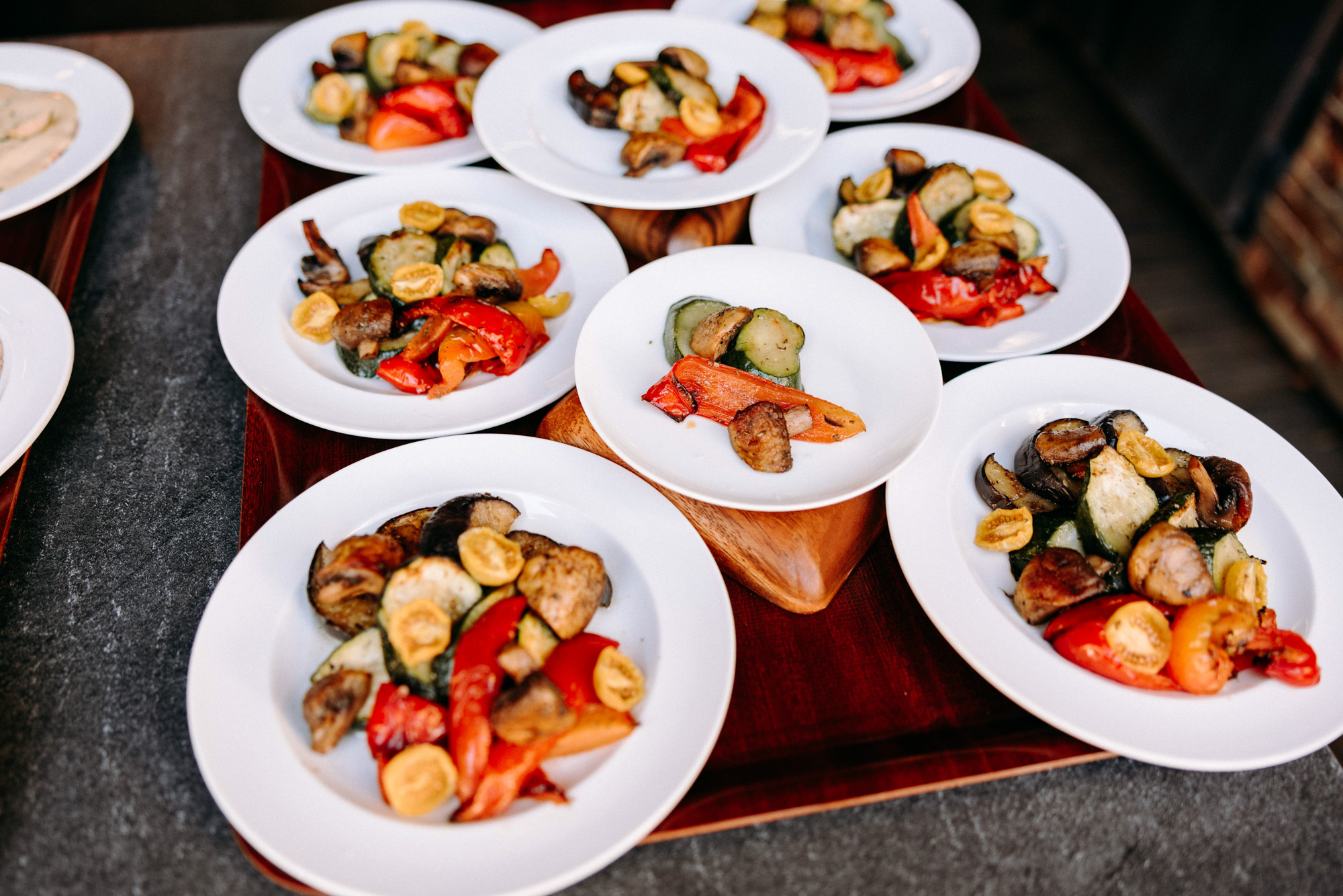 Restaurant Kellerskopf Wiesbaden: Hochzeitslocation im Wald mit Panorama, freier & standesamtlicher Trauung, Terrasse, Live-Cooking & Natur.