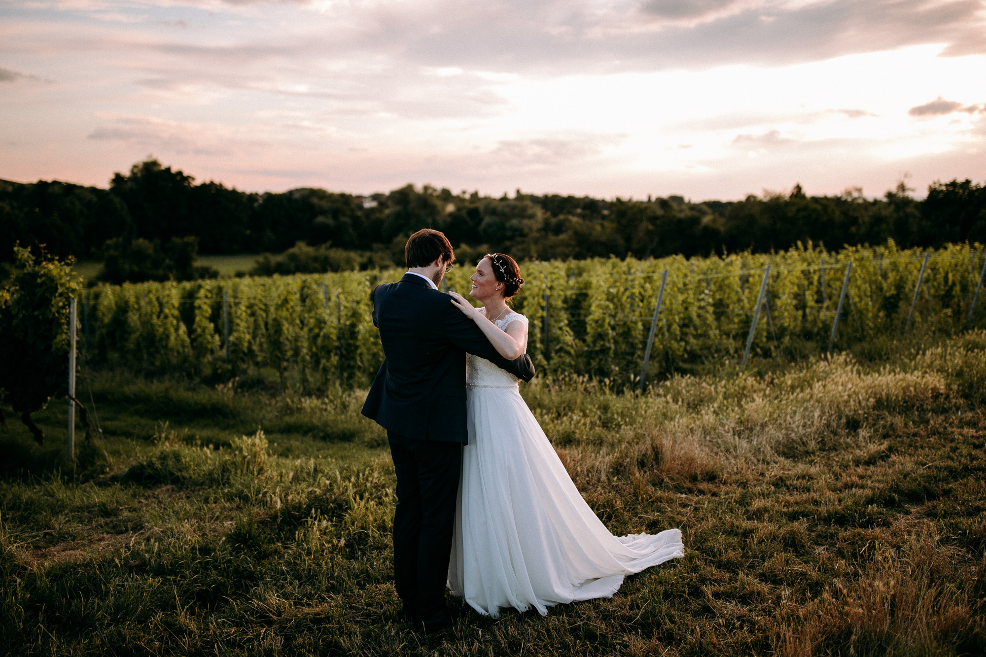 Kleine Residenz am Schloss: Hochzeitslocation zwischen Wiesbaden, Mainz & Rheingau. Boutiquehotel, Scheune, Innenhof & freie Trauungen.