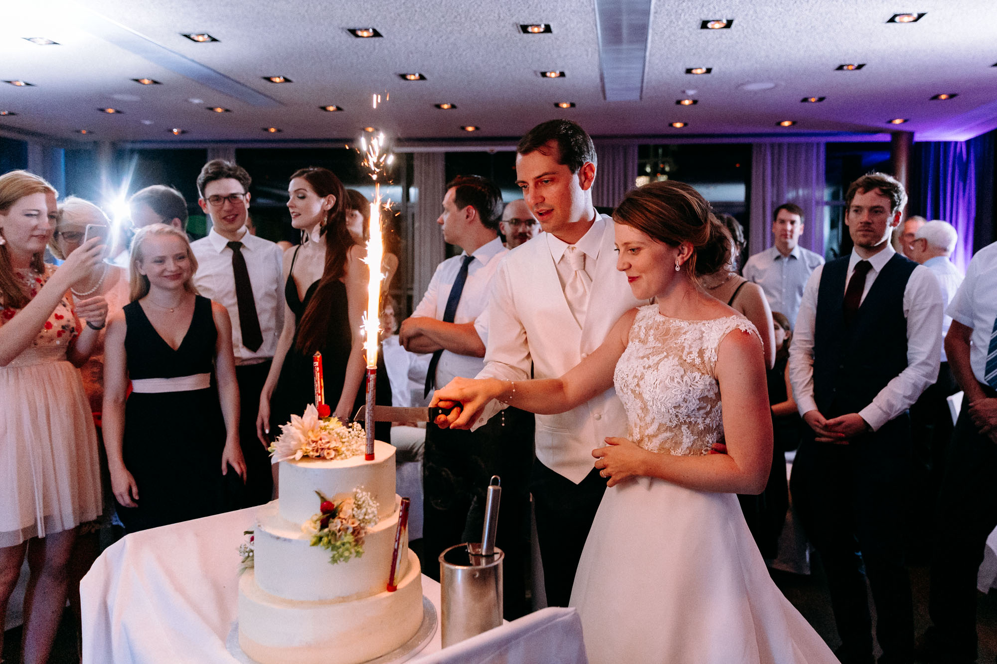 Das Mainnizza Frankfurt ist eine stilvolle Hochzeitslocation direkt am Mainufer – urban, elegant und flexibel für Feiern mit Skylineblick.