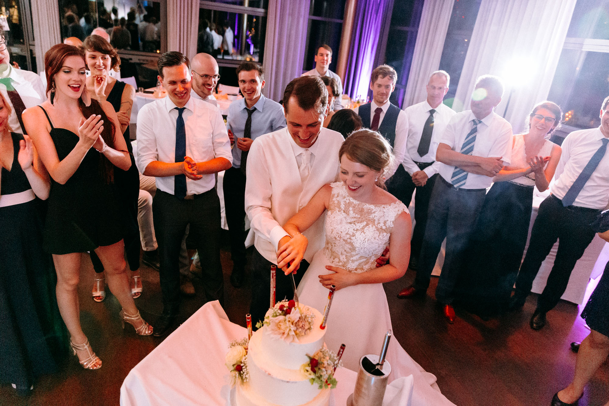 Das Mainnizza Frankfurt ist eine stilvolle Hochzeitslocation direkt am Mainufer – urban, elegant und flexibel für Feiern mit Skylineblick.