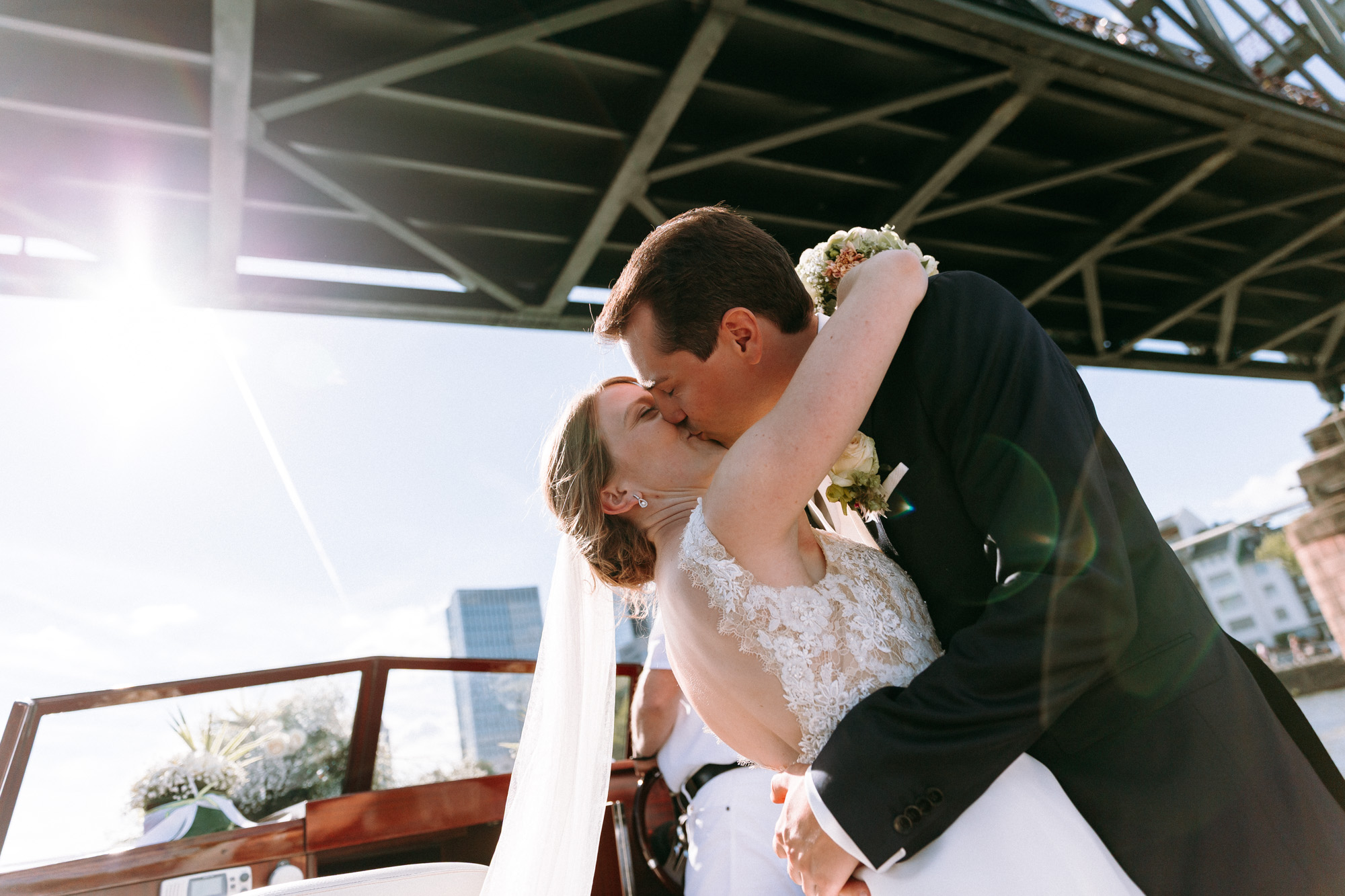 Das Mainnizza Frankfurt ist eine stilvolle Hochzeitslocation direkt am Mainufer – urban, elegant und flexibel für Feiern mit Skylineblick.