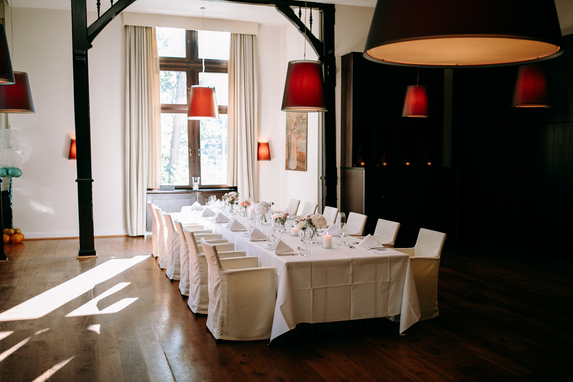 Villa im Tal bei Wiesbaden: Romantische Hochzeitslocation im Grünen mit Garten, Terrasse & Fine Dining. Ideal für freie Trauungen & Feiern.