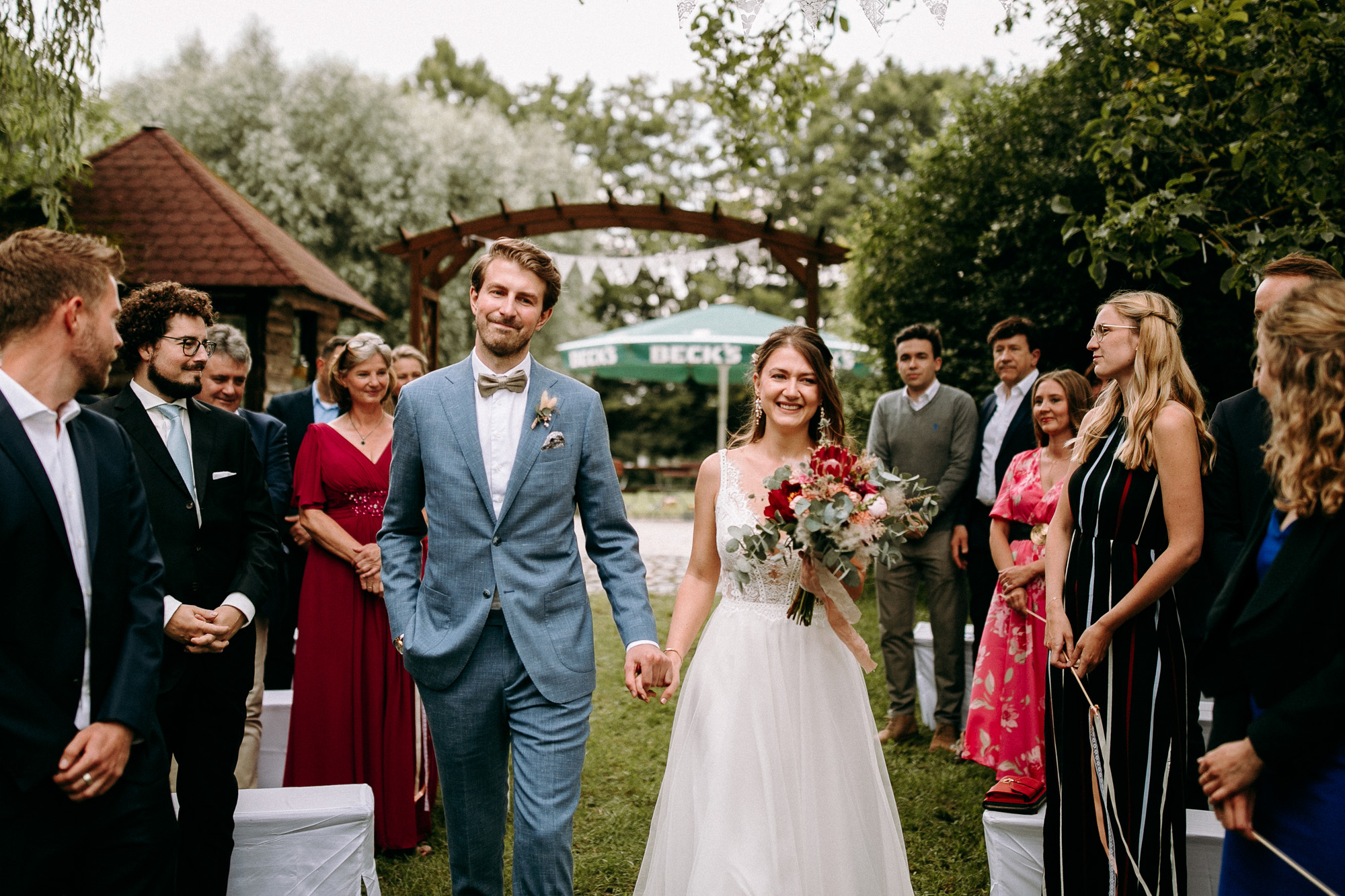 Naturnah, entspannt und voller Charme: Das Weingut Weidenmühle ist eine romantische Hochzeitslocation im Rhein-Main-Gebiet mit viel Freiraum.