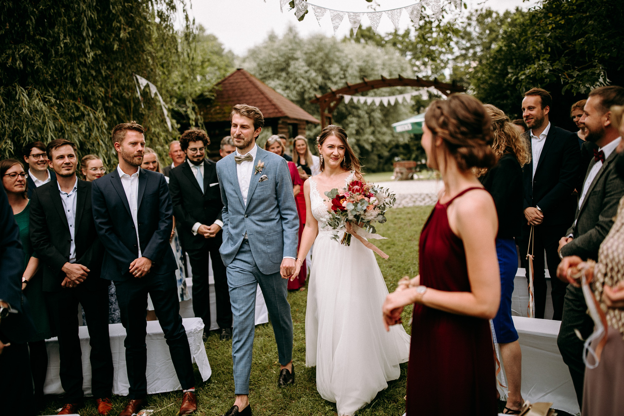 Naturnah, entspannt und voller Charme: Das Weingut Weidenmühle ist eine romantische Hochzeitslocation im Rhein-Main-Gebiet mit viel Freiraum.