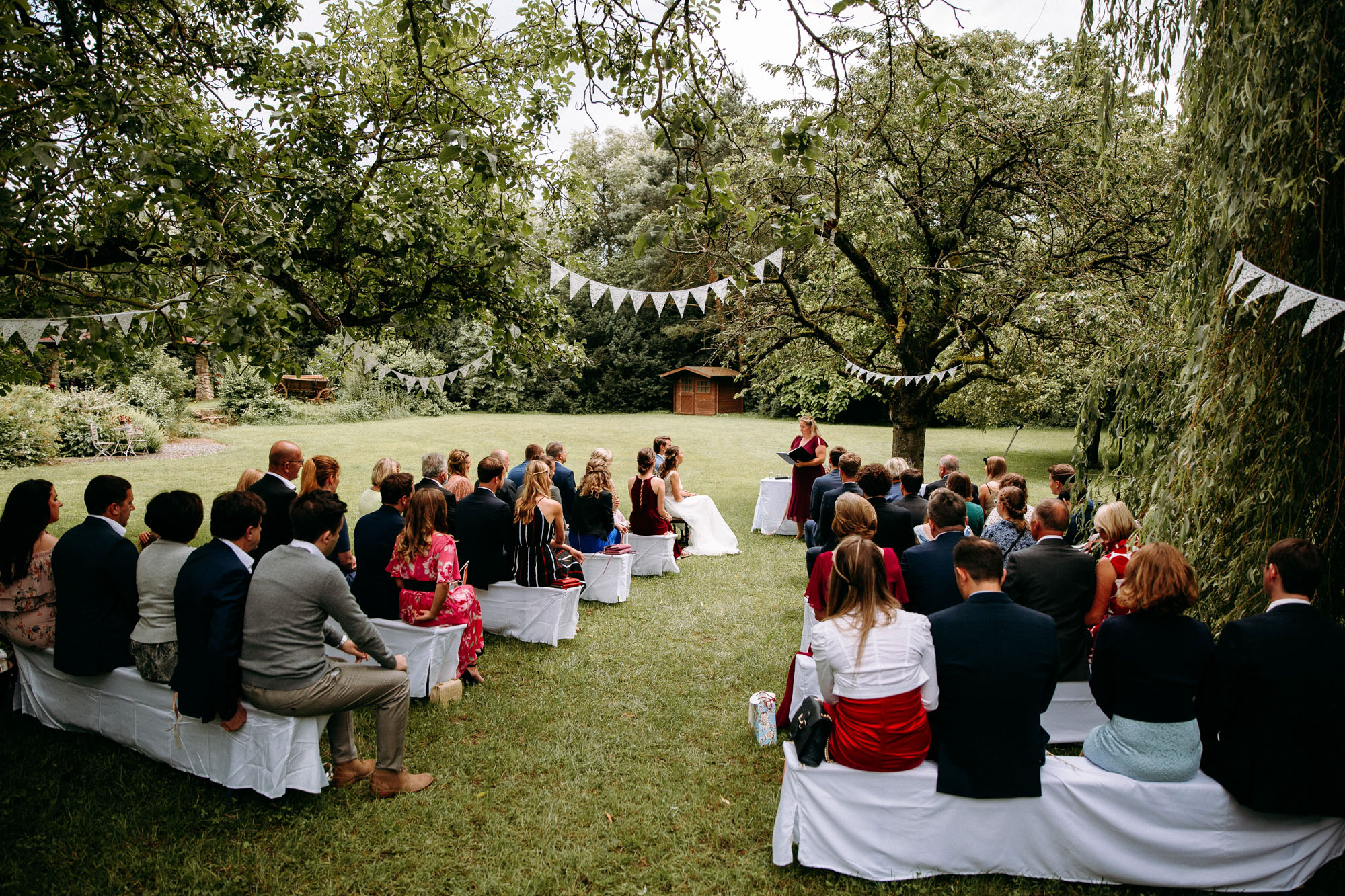Naturnah, entspannt und voller Charme: Das Weingut Weidenmühle ist eine romantische Hochzeitslocation im Rhein-Main-Gebiet mit viel Freiraum.