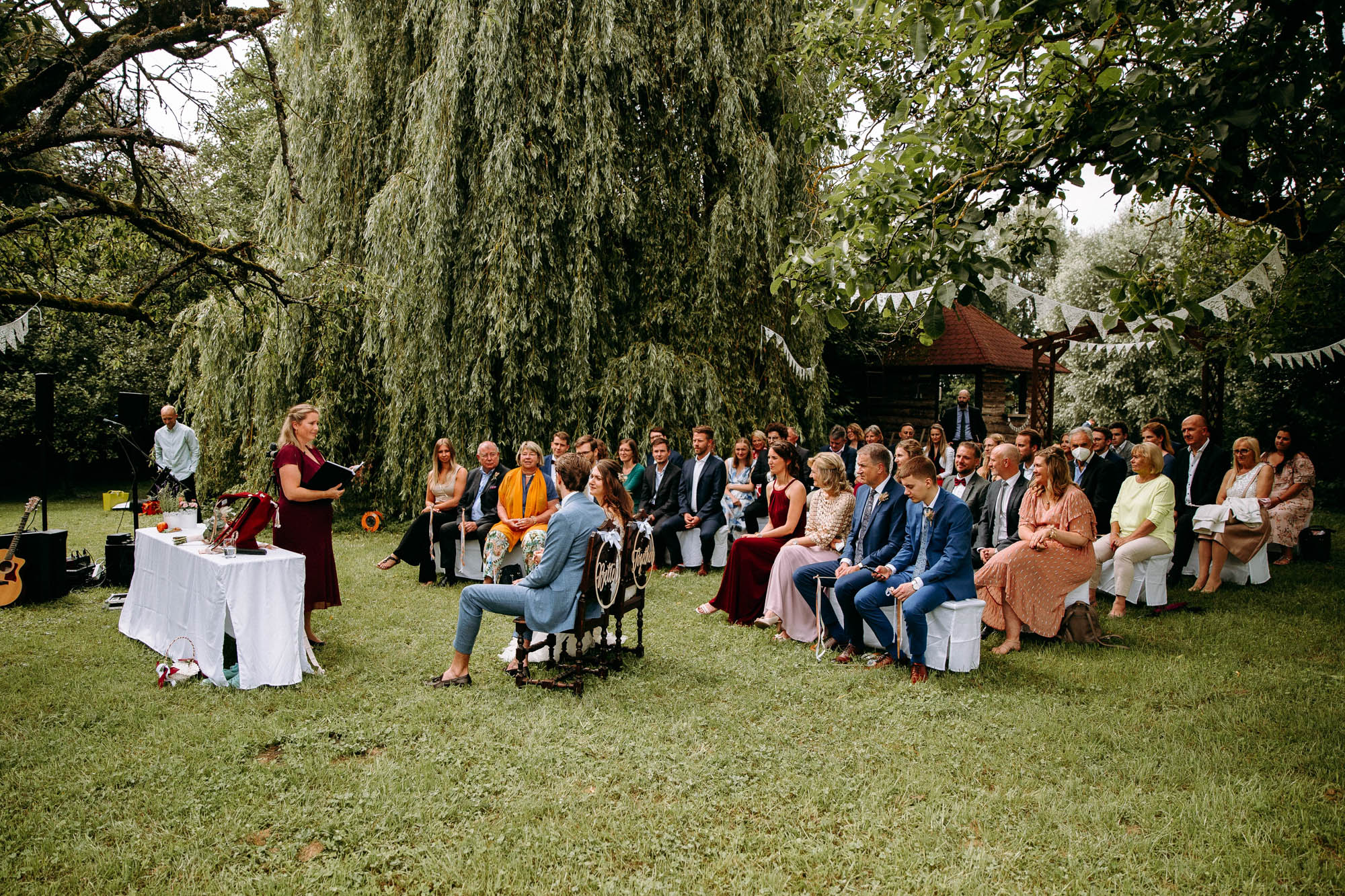 Naturnah, entspannt und voller Charme: Das Weingut Weidenmühle ist eine romantische Hochzeitslocation im Rhein-Main-Gebiet mit viel Freiraum.
