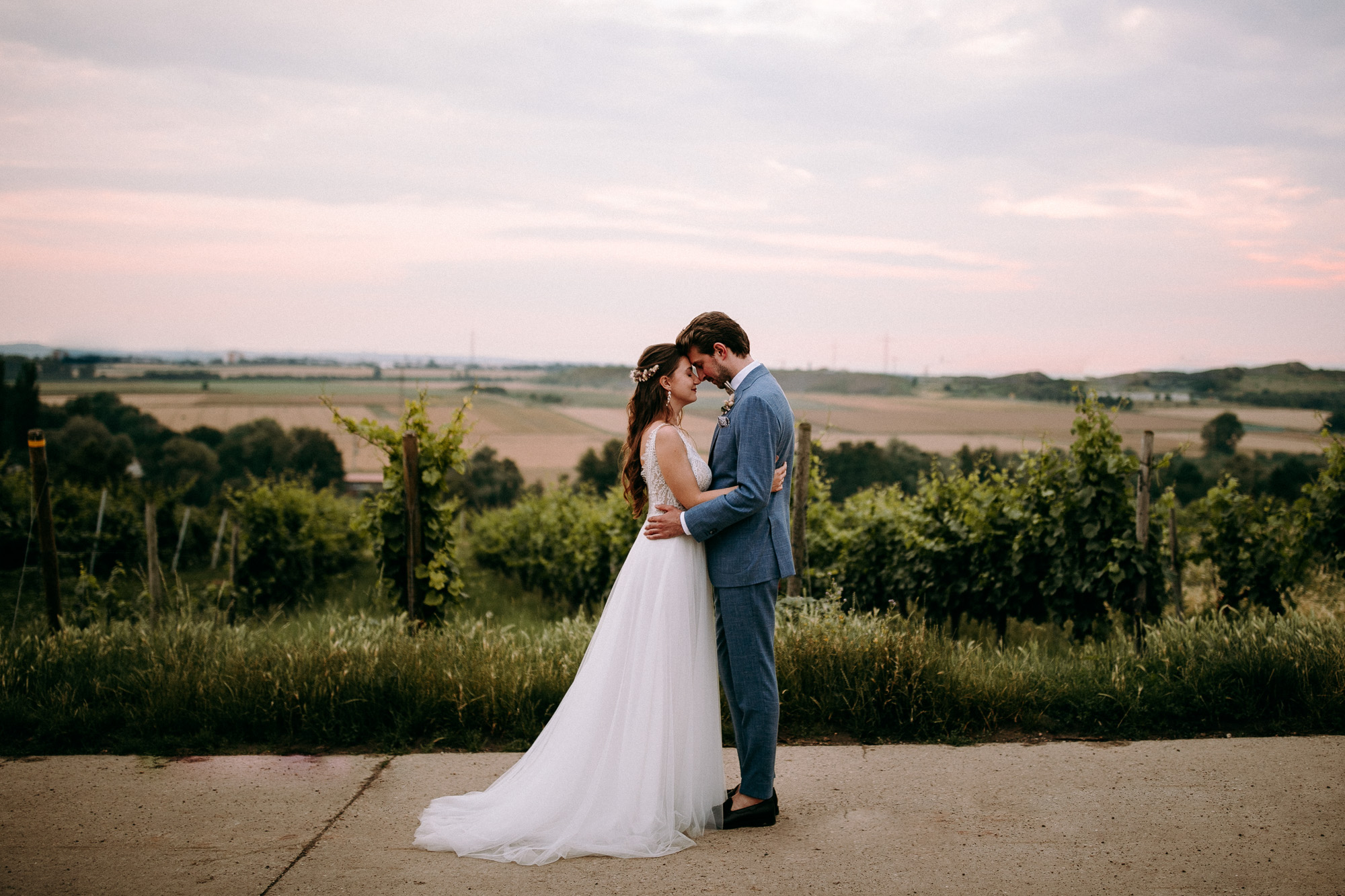 Naturnah, entspannt und voller Charme: Das Weingut Weidenmühle ist eine romantische Hochzeitslocation im Rhein-Main-Gebiet mit viel Freiraum.